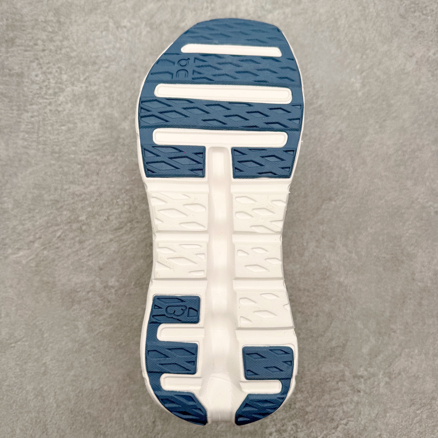 图片[9]-On昂跑 Cloudtilt 圆头系带减震耐磨低帮生活休闲鞋 此运动品牌 开创于2010年 缓震着陆、强效回弹、轻柔质感的设计构思始终是ON研制关键 与此同时基于“为全球提供革新性的跑步感受”信念 陆续推出了多款跑鞋及其以专业运动人体跑步工程学为设计关键的功能性跑步服饰设备 让跑者不费力气地畅快畅跑 尺码：36 36.5 37.5 38 38.5 39 40 40.5 41 42 42.5 43 44 44.5 45-选品中心