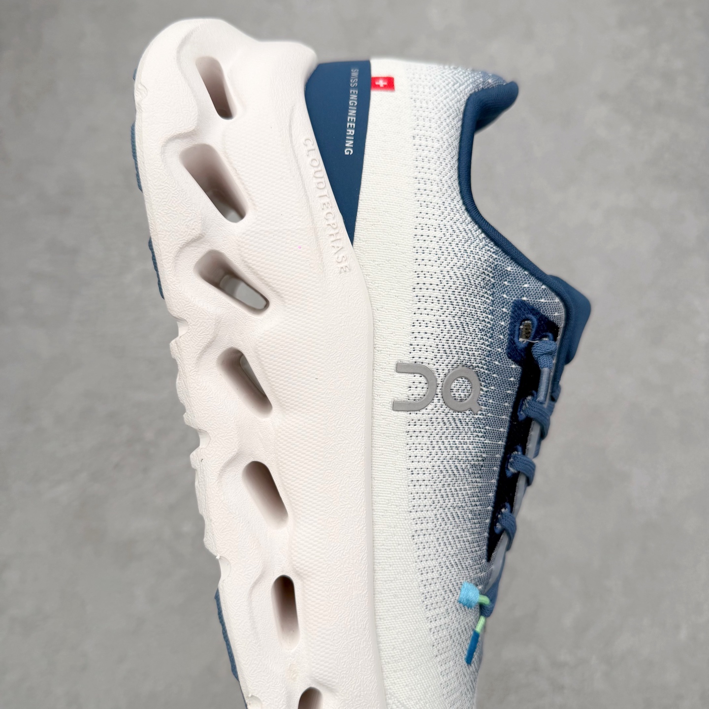 图片[6]-On昂跑 Cloudtilt 圆头系带减震耐磨低帮生活休闲鞋 此运动品牌 开创于2010年 缓震着陆、强效回弹、轻柔质感的设计构思始终是ON研制关键 与此同时基于“为全球提供革新性的跑步感受”信念 陆续推出了多款跑鞋及其以专业运动人体跑步工程学为设计关键的功能性跑步服饰设备 让跑者不费力气地畅快畅跑 尺码：36 36.5 37.5 38 38.5 39 40 40.5 41 42 42.5 43 44 44.5 45-选品中心