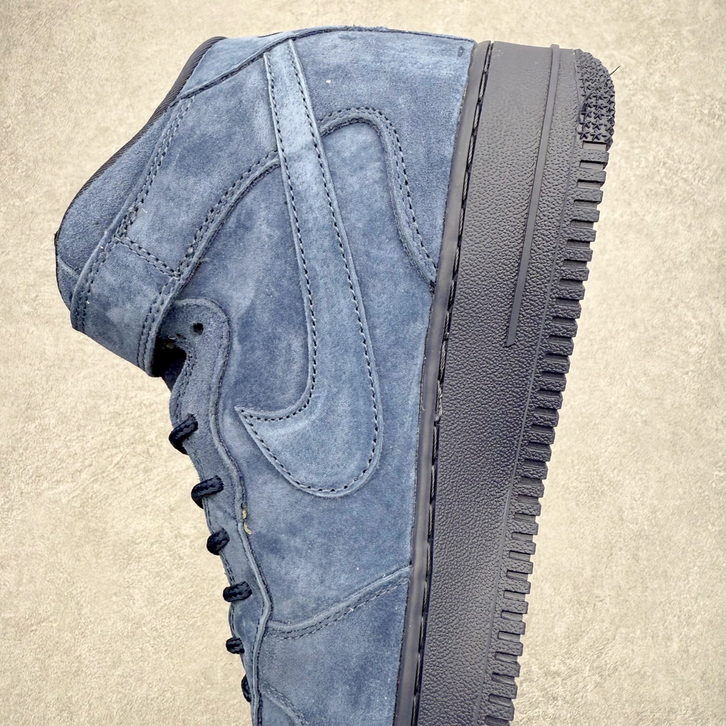 图片[7]-NK Air Force 1´07 Mid 空军一号中帮百搭休闲运动板鞋 DV0788-006 柔软、弹性十足的缓震性能和出色的中底设计 横跨复古与现代的外型结合 造就出风靡全球 三十多年的Force 1 直到今天还深受青睐 实拍调校N版已经零色差零失真 百分百还原实物色彩所见即所得 不存在货不对板色差等低级问题 选购参考实物拍摄 不混卖不参货 只用心做好货严格选品 承诺混一赔十 尺码：36 36.5 37.5 38 38.5 39 40 40.5 41 42 42.5 43 44 44.5 45-选品中心