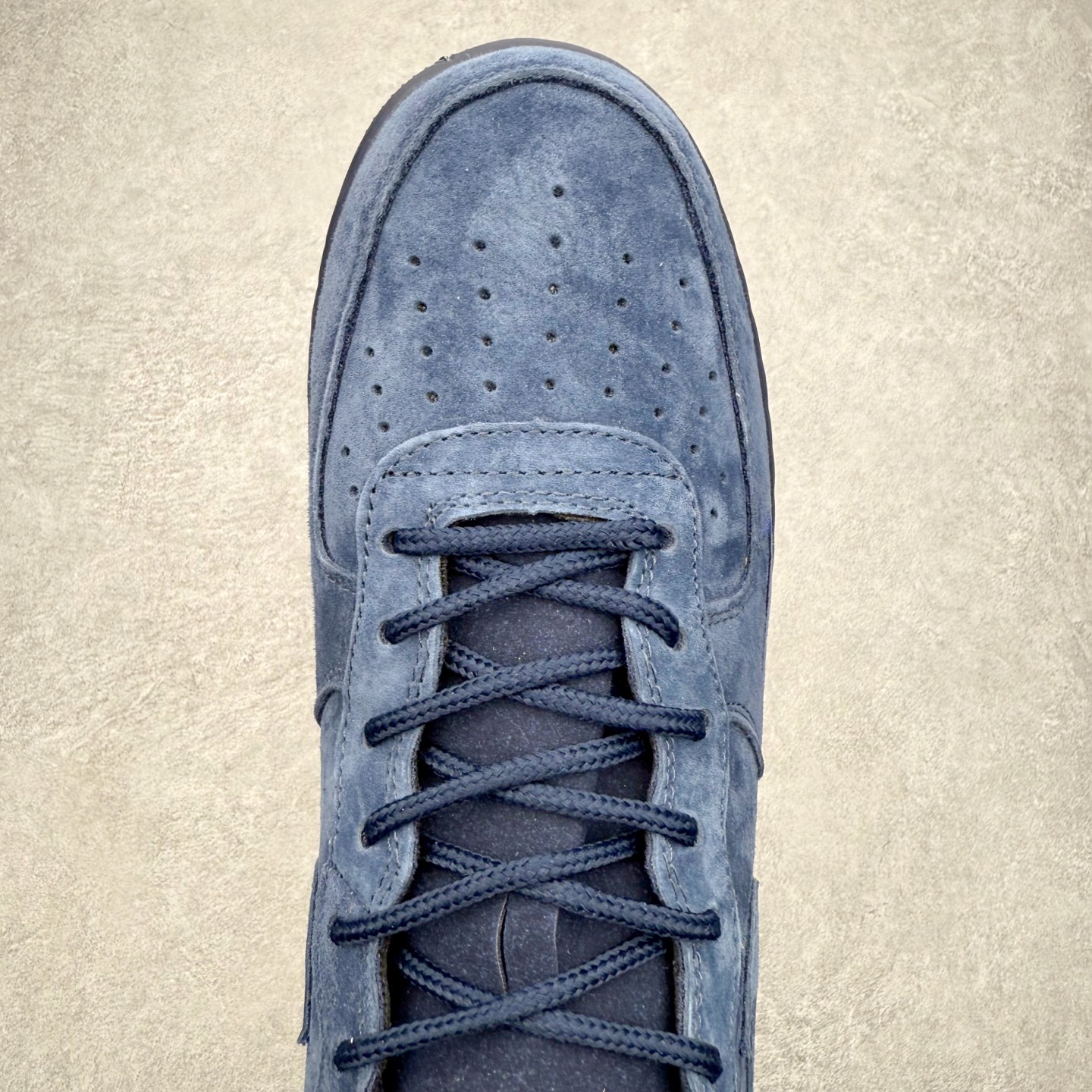 图片[4]-NK Air Force 1´07 Mid 空军一号中帮百搭休闲运动板鞋 DV0788-006 柔软、弹性十足的缓震性能和出色的中底设计 横跨复古与现代的外型结合 造就出风靡全球 三十多年的Force 1 直到今天还深受青睐 实拍调校N版已经零色差零失真 百分百还原实物色彩所见即所得 不存在货不对板色差等低级问题 选购参考实物拍摄 不混卖不参货 只用心做好货严格选品 承诺混一赔十 尺码：36 36.5 37.5 38 38.5 39 40 40.5 41 42 42.5 43 44 44.5 45-选品中心