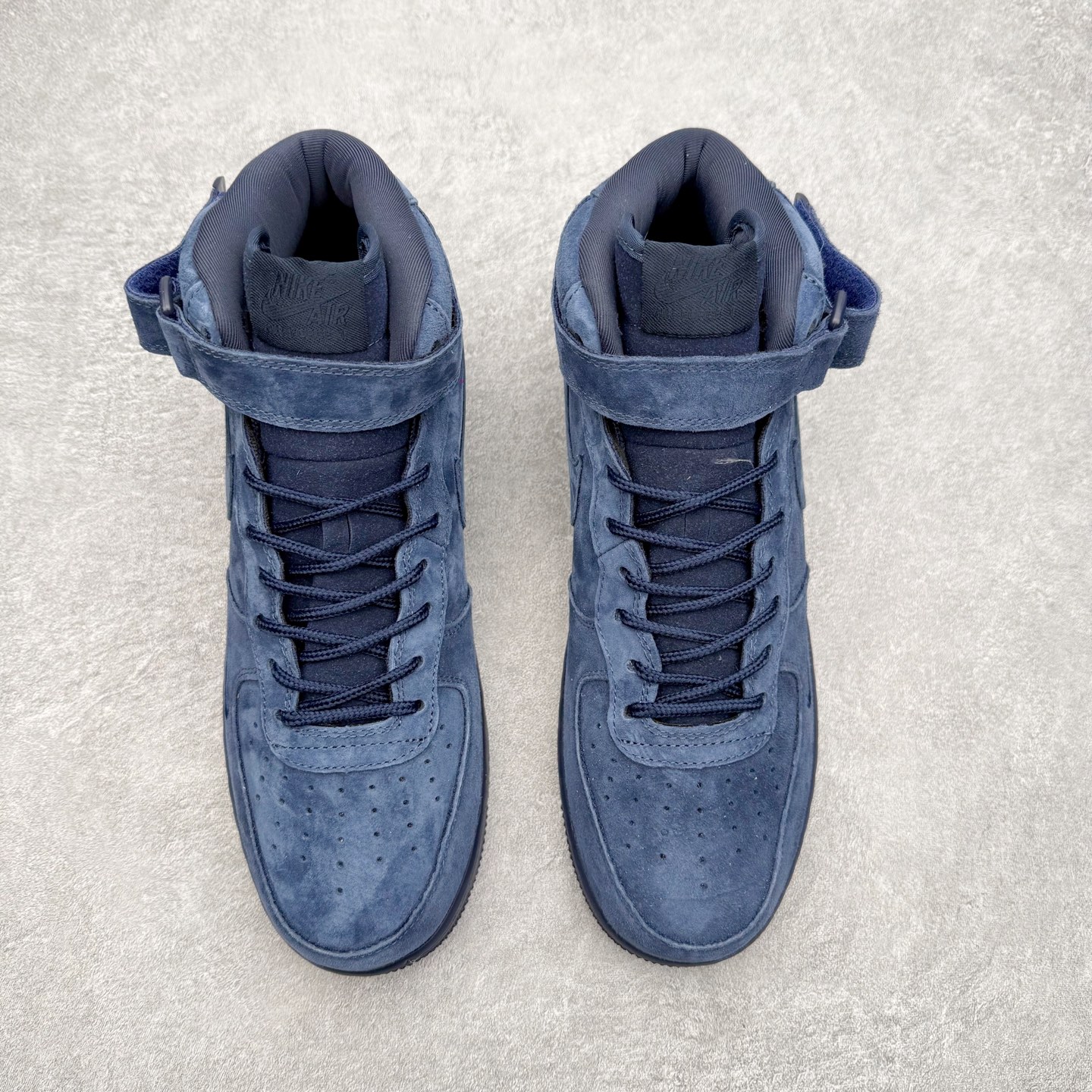 图片[2]-NK Air Force 1´07 Mid 空军一号中帮百搭休闲运动板鞋 DV0788-006 柔软、弹性十足的缓震性能和出色的中底设计 横跨复古与现代的外型结合 造就出风靡全球 三十多年的Force 1 直到今天还深受青睐 实拍调校N版已经零色差零失真 百分百还原实物色彩所见即所得 不存在货不对板色差等低级问题 选购参考实物拍摄 不混卖不参货 只用心做好货严格选品 承诺混一赔十 尺码：36 36.5 37.5 38 38.5 39 40 40.5 41 42 42.5 43 44 44.5 45-选品中心