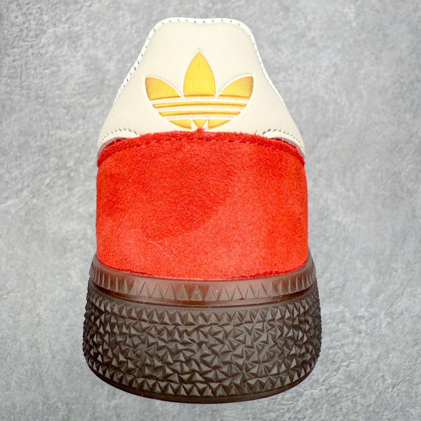 图片[8]-AD Originals Handball SPZL 手球运动员系列百搭休闲运动板鞋 KJ6299 这款来自阿迪达斯的这款HANDBALL SPZL前身是一双手球运动鞋，这一次拿来复刻，所以鞋面的主要色彩选用了黑色， 鞋面外侧除了Spezial字母之外还有三叶草标志。Handball SPZL作为复古手球训练鞋与作为室内足球鞋的Samba有着异曲同工之处，但是质感更为出众的鞋身以及丰富的配色选择比起Samba来讲可以说是更胜一筹了！尺码：36 36⅔ 37⅓ 38 38⅔ 39⅓ 40 40⅔ 41⅓ 42 42⅔ 43⅓ 44 45-选品中心