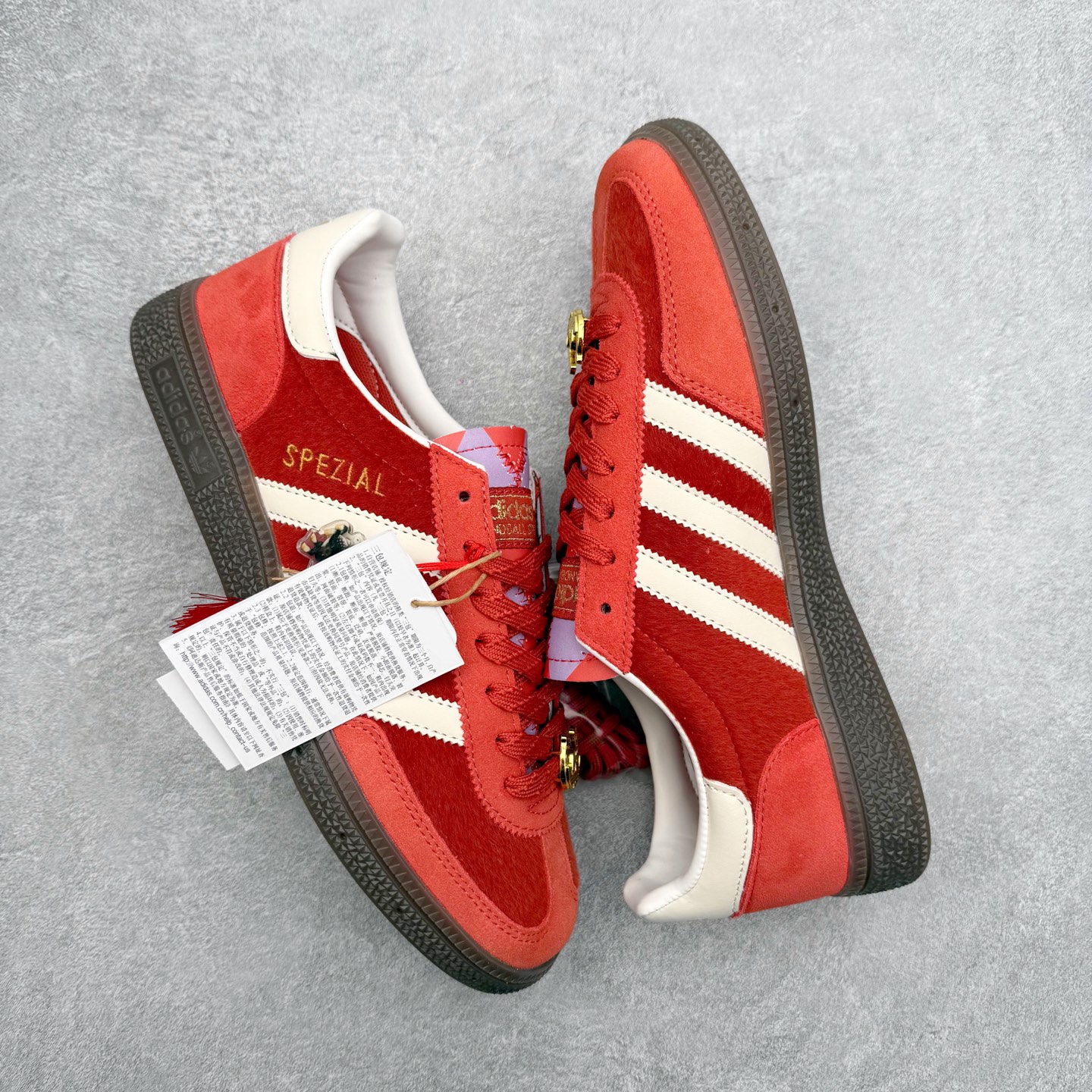 图片[3]-AD Originals Handball SPZL 手球运动员系列百搭休闲运动板鞋 KJ6299 这款来自阿迪达斯的这款HANDBALL SPZL前身是一双手球运动鞋，这一次拿来复刻，所以鞋面的主要色彩选用了黑色， 鞋面外侧除了Spezial字母之外还有三叶草标志。Handball SPZL作为复古手球训练鞋与作为室内足球鞋的Samba有着异曲同工之处，但是质感更为出众的鞋身以及丰富的配色选择比起Samba来讲可以说是更胜一筹了！尺码：36 36⅔ 37⅓ 38 38⅔ 39⅓ 40 40⅔ 41⅓ 42 42⅔ 43⅓ 44 45-选品中心