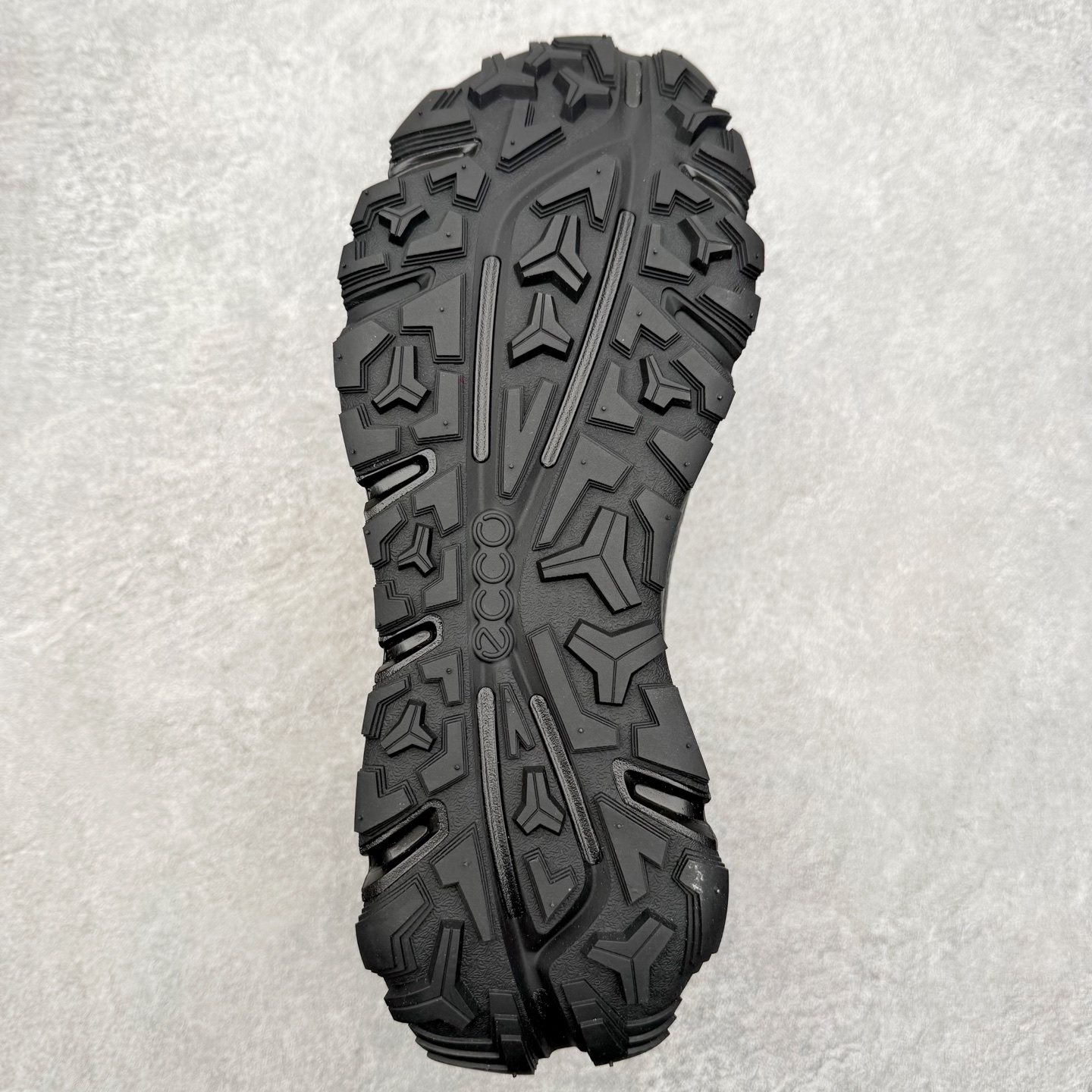 图片[9]-ECCO爱步跑步鞋百搭舒适 秋冬新款厚底休闲运动鞋男鞋 灵动系列 黄景瑜同款 品质牛皮鞋面，轻盈柔韧 具有良好的透气性 细腻柔软 简约系带设计 可自由调节松紧 贴合脚型 PU泡沫橡胶大底 抓地力强 具有良好的防滑耐磨性 时尚简约 休闲百搭 尺码：38 39 40 41 42 43 44 （皮鞋码）-选品中心