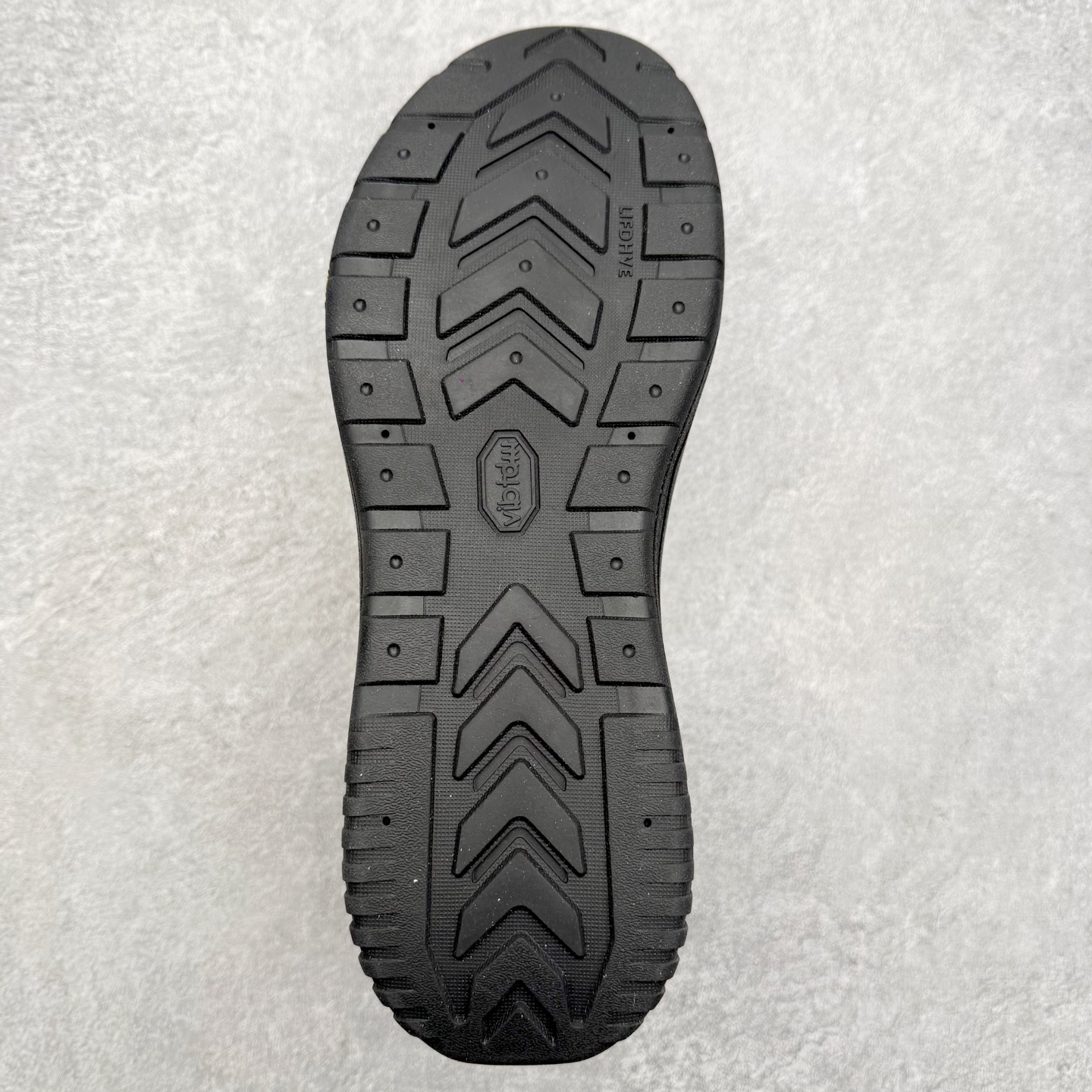 图片[9]-ECCO爱步跑步鞋百搭舒适 秋冬新款厚底休闲运动鞋男鞋 灵动系列 黄景瑜同款 品质牛皮鞋面，轻盈柔韧 具有良好的透气性 细腻柔软 简约系带设计 可自由调节松紧 贴合脚型 PU泡沫橡胶大底 抓地力强 具有良好的防滑耐磨性 时尚简约 休闲百搭 尺码：38 39 40 41 42 43 44 （皮鞋码）-选品中心