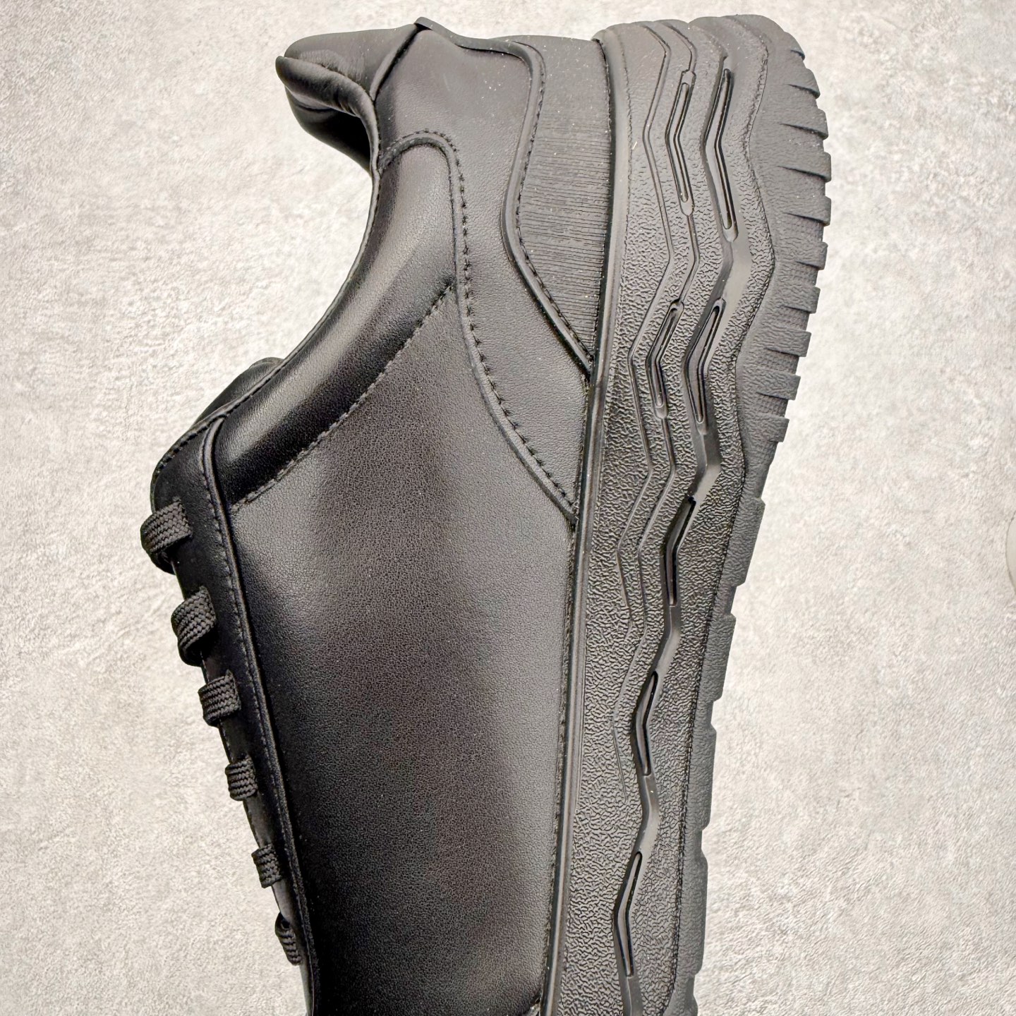 图片[7]-ECCO爱步跑步鞋百搭舒适 秋冬新款厚底休闲运动鞋男鞋 灵动系列 黄景瑜同款 品质牛皮鞋面，轻盈柔韧 具有良好的透气性 细腻柔软 简约系带设计 可自由调节松紧 贴合脚型 PU泡沫橡胶大底 抓地力强 具有良好的防滑耐磨性 时尚简约 休闲百搭 尺码：38 39 40 41 42 43 44 （皮鞋码）-选品中心