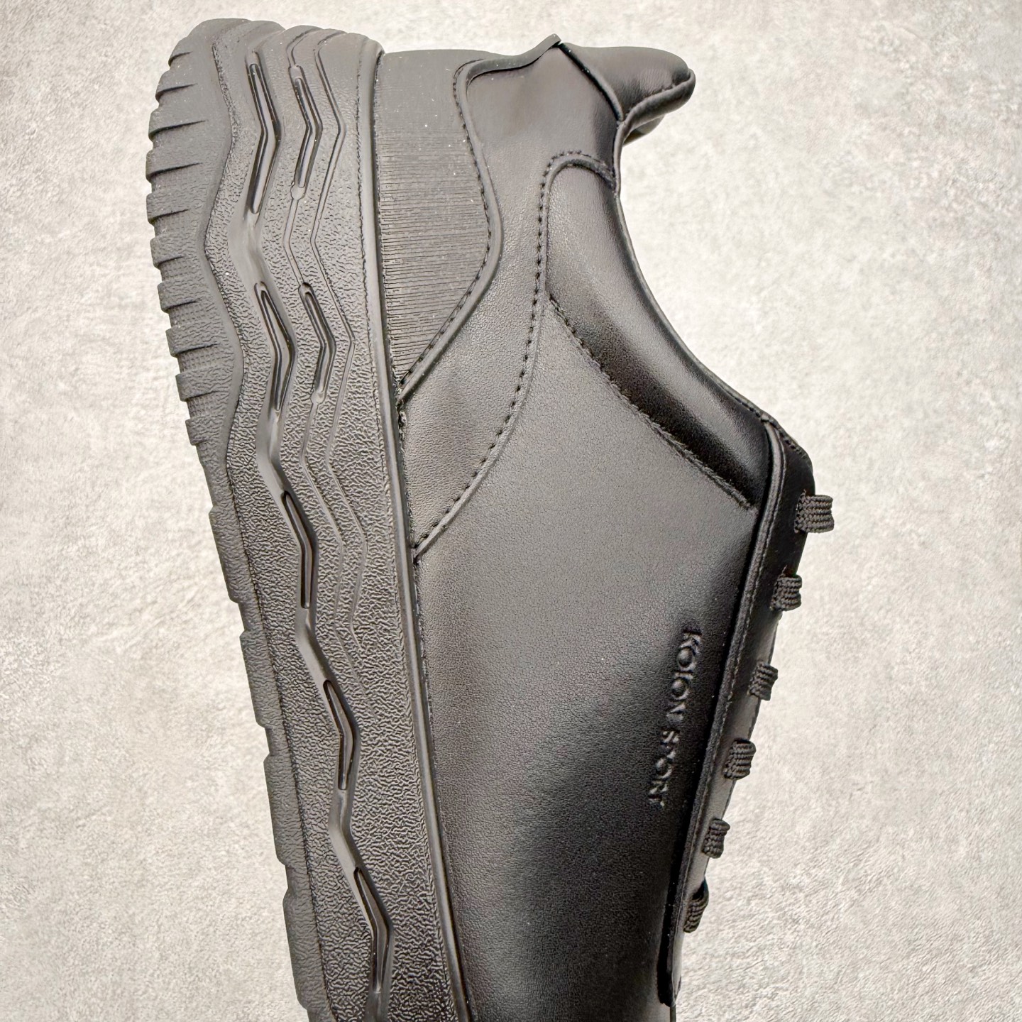 图片[6]-ECCO爱步跑步鞋百搭舒适 秋冬新款厚底休闲运动鞋男鞋 灵动系列 黄景瑜同款 品质牛皮鞋面，轻盈柔韧 具有良好的透气性 细腻柔软 简约系带设计 可自由调节松紧 贴合脚型 PU泡沫橡胶大底 抓地力强 具有良好的防滑耐磨性 时尚简约 休闲百搭 尺码：38 39 40 41 42 43 44 （皮鞋码）-选品中心