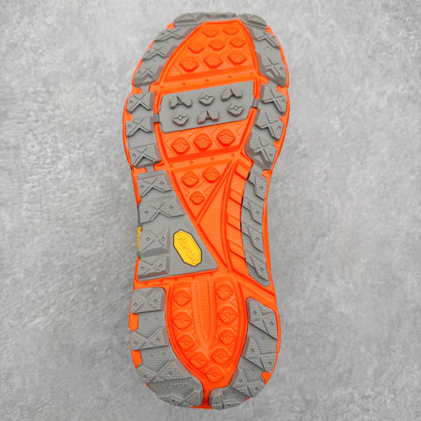 图片[9]-＃纯原 JL-A.L x HOKA ONE ONE Tor Ultra HI 托亚高帮联名款舒适防滑防水高帮户外功能鞋 鞋款利用机能、户外、复古元素将都市型格与户外机能无缝结合 既能自由穿梭于城市的钢筋水泥之间 也能轻松演绎山系潮流搭配 全粒面皮革结合模压鞋口 提升持久耐穿度 直至鞋头的鞋带设计 舒适灵活的调节 搭配鞋头处HOKA ONE ONE飞翼纹饰 营造了个性十足的张扬气场 Tor Ultra 配备 Vibram® 鞋底与 EVA 和RMAT® 中底 给穿著者最佳的抓地力及舒适性 另外中底的金属摇杆可稳定脚部行程 当走过崎岖山路时依然让脚部得到平稳的感觉 而整对鞋以皮革和耐用尼龙布材打造 与坚固的鞋底相结合 可以牢固地支撑脚部和脚踝 另外外层搭载的Event技术 保持鞋履防水以及鞋内透气作用 尺码：36 36.5 37.5 38 38.5 39 40 40.5 41 42 42.5 43 44 44.5 45 46-选品中心