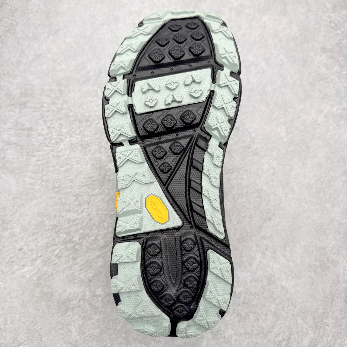 图片[9]-＃纯原 JL-A.L x HOKA ONE ONE Tor Ultra HI 托亚高帮联名款舒适防滑防水高帮户外功能鞋 鞋款利用机能、户外、复古元素将都市型格与户外机能无缝结合 既能自由穿梭于城市的钢筋水泥之间 也能轻松演绎山系潮流搭配 全粒面皮革结合模压鞋口 提升持久耐穿度 直至鞋头的鞋带设计 舒适灵活的调节 搭配鞋头处HOKA ONE ONE飞翼纹饰 营造了个性十足的张扬气场 Tor Ultra 配备 Vibram® 鞋底与 EVA 和RMAT® 中底 给穿著者最佳的抓地力及舒适性 另外中底的金属摇杆可稳定脚部行程 当走过崎岖山路时依然让脚部得到平稳的感觉 而整对鞋以皮革和耐用尼龙布材打造 与坚固的鞋底相结合 可以牢固地支撑脚部和脚踝 另外外层搭载的Event技术 保持鞋履防水以及鞋内透气作用 尺码：36 36.5 37.5 38 38.5 39 40 40.5 41 42 42.5 43 44 44.5 45 46-选品中心