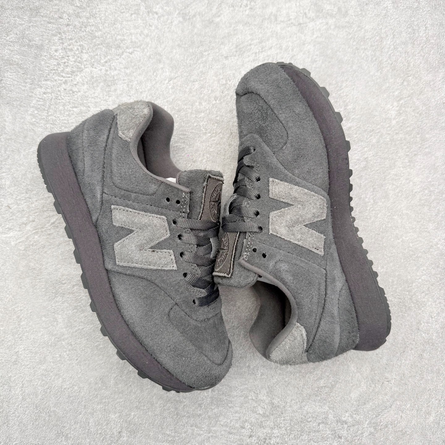 图片[3]-NB新百伦New Balance U574升级版系列低帮复古休闲运动慢跑鞋 新版NB574，妥妥美产既视感有木有。相较传统574，新版鞋跟及鞋面设计自带9系美产既视感！鞋面、内衬质感以及穿着体验更加！鞋型更流畅和饱满,鞋底增添了风格的多样化!底部升级橡胶颗粒大底,更防滑耐磨,上脚后感觉柔软且舒适。尺码：36 36.5 37.5 38 38.5 39.5 40 40.5 41.5 42 42.5 43 44 45-选品中心