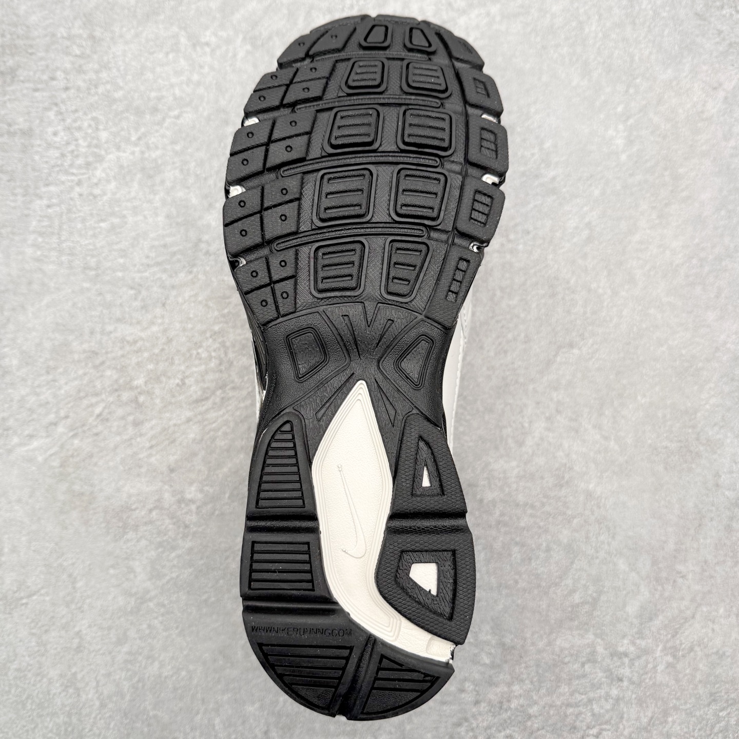 图片[9]-NK Initiator 创始者系列复古老爹鞋运动舒适复古网布合成革减震防滑耐磨低帮休闲跑步鞋 Ins爆火全新韩系古着风 回味经典 采用透气网眼鞋面和支撑覆盖层 自然运动设计的Phlyon中底用于缓冲 BRS 1000碳橡胶外底具有轻质柔韧性 牵引力和耐用性 尺码：36 36.5 37.5 38 38.5 39 40 40.5 41 42 42.5 43 44 45-选品中心