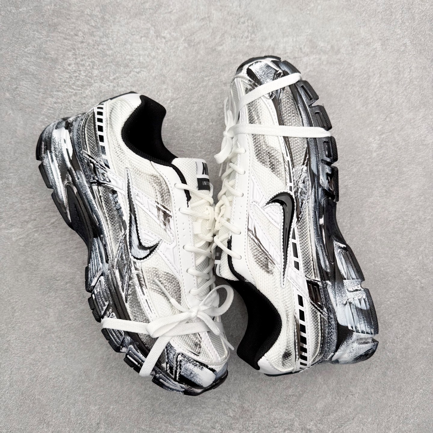 图片[3]-NK Initiator 创始者系列复古老爹鞋运动舒适复古网布合成革减震防滑耐磨低帮休闲跑步鞋 Ins爆火全新韩系古着风 回味经典 采用透气网眼鞋面和支撑覆盖层 自然运动设计的Phlyon中底用于缓冲 BRS 1000碳橡胶外底具有轻质柔韧性 牵引力和耐用性 尺码：36 36.5 37.5 38 38.5 39 40 40.5 41 42 42.5 43 44 45-选品中心