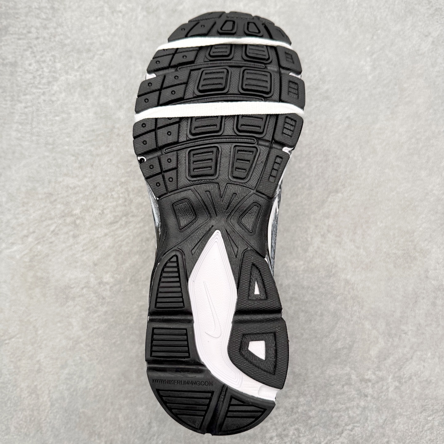 图片[9]-NK Initiator 创始者系列复古老爹鞋运动舒适复古网布合成革减震防滑耐磨低帮休闲跑步鞋 Ins爆火全新韩系古着风 回味经典 采用透气网眼鞋面和支撑覆盖层 自然运动设计的Phlyon中底用于缓冲 BRS 1000碳橡胶外底具有轻质柔韧性 牵引力和耐用性 尺码：36 36.5 37.5 38 38.5 39 40 40.5 41 42 42.5 43 44 45-选品中心