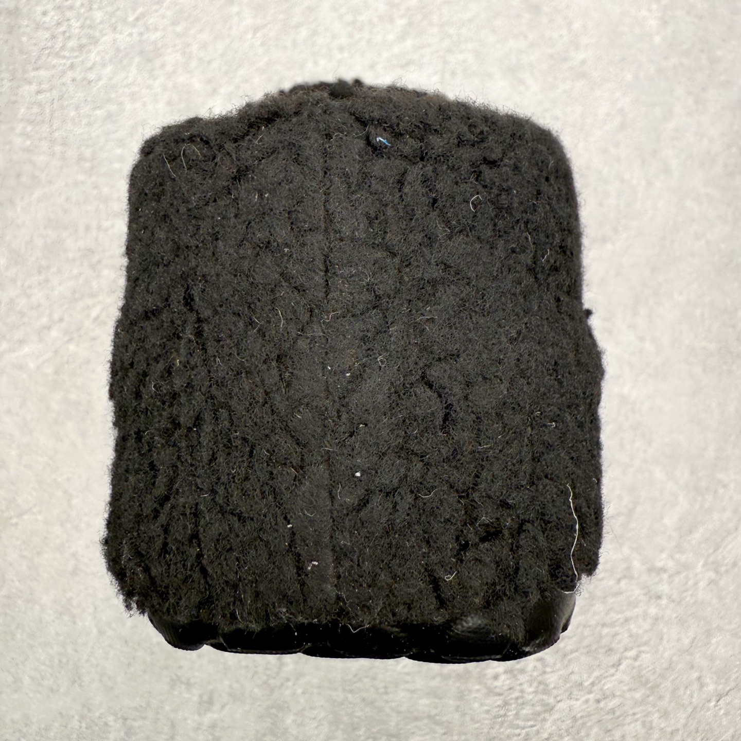 图片[8]-AD Originals AdiFOM Stan Smith Mule 防滑耐磨轻便运动凉鞋穆勒厨师鞋 加绒版 JR8823重金购入原鞋及原档案磨具生产指令开发 鞋头部位凹凸有致 横向大面积波浪纹理 后跟Logo 凹凸明显 轮廓分明 描漆定位精准 公整无偏差不溢出 LOGO内侧钢印清晰工整 原厂磨具全鞋无多余毛边 同源公司EVA粒子环保塑料 原厂指令配方 无任何异味 弹性卡色均保持原鞋一致 匠心打造 鞋口弧度大小 鞋面色泽质感同步原鞋 LOGO内侧钢印清晰工整 中底部分带原厂钢印编号 原厂Ortholite欧斯莱鞋垫 区别掉渣海玻璃鞋垫 吸汗防臭的效果无法相提并论 原厂定制原标 同比ZP 符合人体设计 轻松脚感 一穿即走 这款拖鞋旨在致敬经典的Stan Smith 简约鞋面和后跟细节灵感源于原版 并通过厚实的比例和超光滑的触感 带来现代风格的革新 采用含有甘蔗制成的泡沫材料 心系环保 摆脱绑带或鞋带束缚 易于穿脱 保持舒适 采用天然可再生材料 旨在帮助减少塑料污染 偏小一码 尺码：36 37 38 39 40 41 42 43 44-选品中心