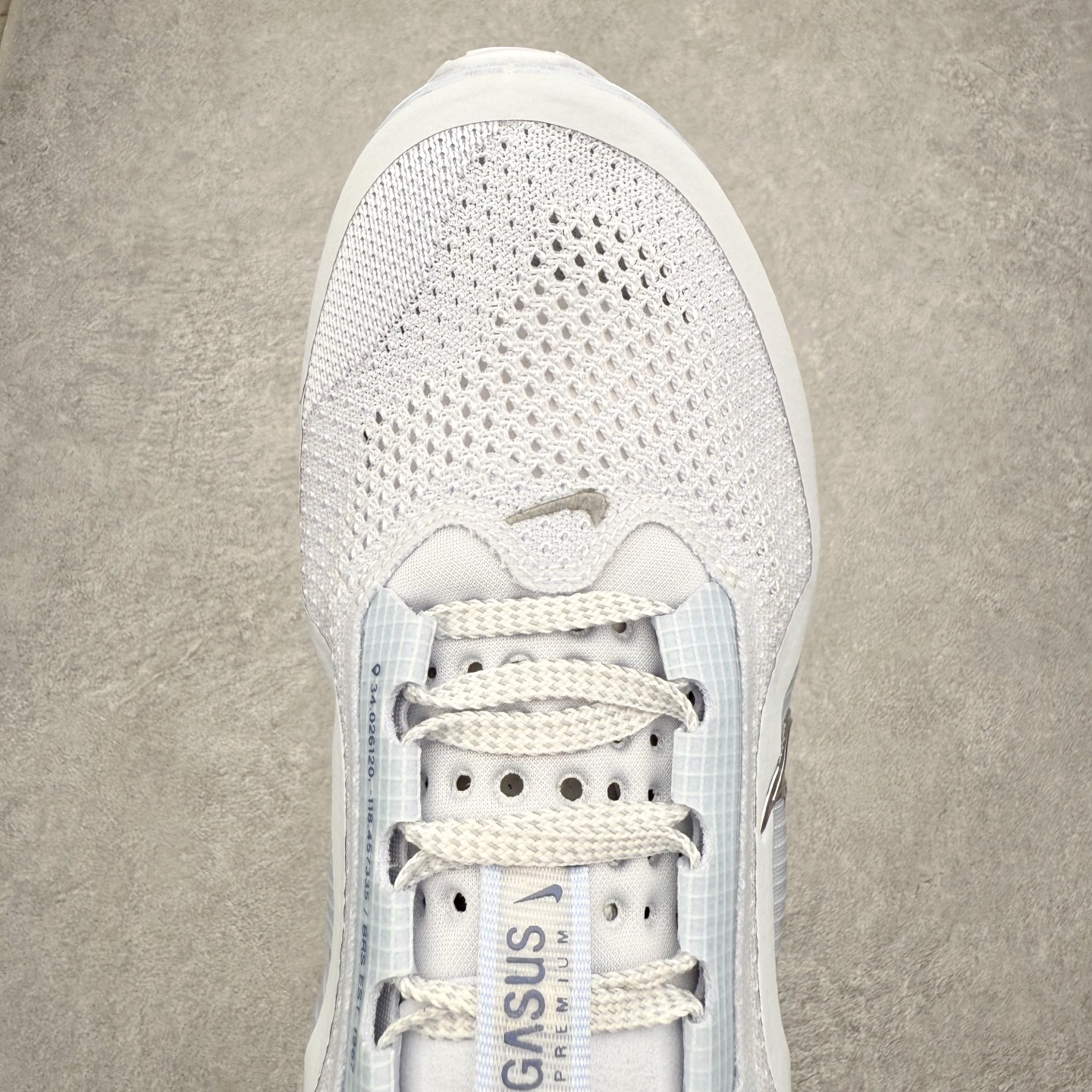 图片[4]-＃纯原 NK Pegasus Premium 飞马全掌气垫跑步运动鞋 HQ2593-006 气垫的究极进化 NIKE 2025S 新王炸 • 在特有Air科技加持下，耐克带来全新Pegasus Premium。这款跑鞋在传承耐克飞马（Pegasus）系列标志性的缓震功能的同时，将首次搭载耐克的塑型可视化Air Zoom气垫单元。• 塑型Air Zoom气垫单元贴合脚部的自然轮廓，帮助跑者在从后跟到脚趾的过渡中能够有效传递力量，带来一种前所未有的轻盈、顺畅回馈体验。中底采用ZoomX泡绵，后跟则使用ReactX泡绵，为跑者提供稳定流畅的推进感。• 塑型可视化Air Zoom气垫单元和精心配置的泡绵组合，让Pegasus Premium成为耐克飞马系列中颇具能量回馈的鞋款。• 全新Pegasus Premium不仅展示了耐克势头强劲的创新周期，证明了其特有的Air科技的强大实力，更体现了耐克倾听和服务运动员的能力。尺码：36 36.5 37.5 38 38.5 39 40 40.5 41 42 42.5 43 44 44.5 45-选品中心