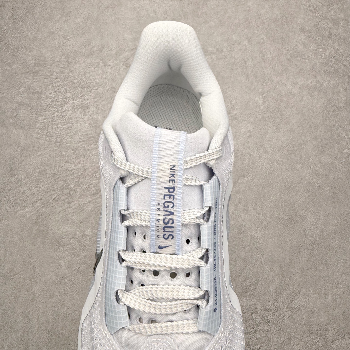 图片[5]-＃纯原 NK Pegasus Premium 飞马全掌气垫跑步运动鞋 HQ2593-006 气垫的究极进化 NIKE 2025S 新王炸 • 在特有Air科技加持下，耐克带来全新Pegasus Premium。这款跑鞋在传承耐克飞马（Pegasus）系列标志性的缓震功能的同时，将首次搭载耐克的塑型可视化Air Zoom气垫单元。• 塑型Air Zoom气垫单元贴合脚部的自然轮廓，帮助跑者在从后跟到脚趾的过渡中能够有效传递力量，带来一种前所未有的轻盈、顺畅回馈体验。中底采用ZoomX泡绵，后跟则使用ReactX泡绵，为跑者提供稳定流畅的推进感。• 塑型可视化Air Zoom气垫单元和精心配置的泡绵组合，让Pegasus Premium成为耐克飞马系列中颇具能量回馈的鞋款。• 全新Pegasus Premium不仅展示了耐克势头强劲的创新周期，证明了其特有的Air科技的强大实力，更体现了耐克倾听和服务运动员的能力。尺码：36 36.5 37.5 38 38.5 39 40 40.5 41 42 42.5 43 44 44.5 45-选品中心