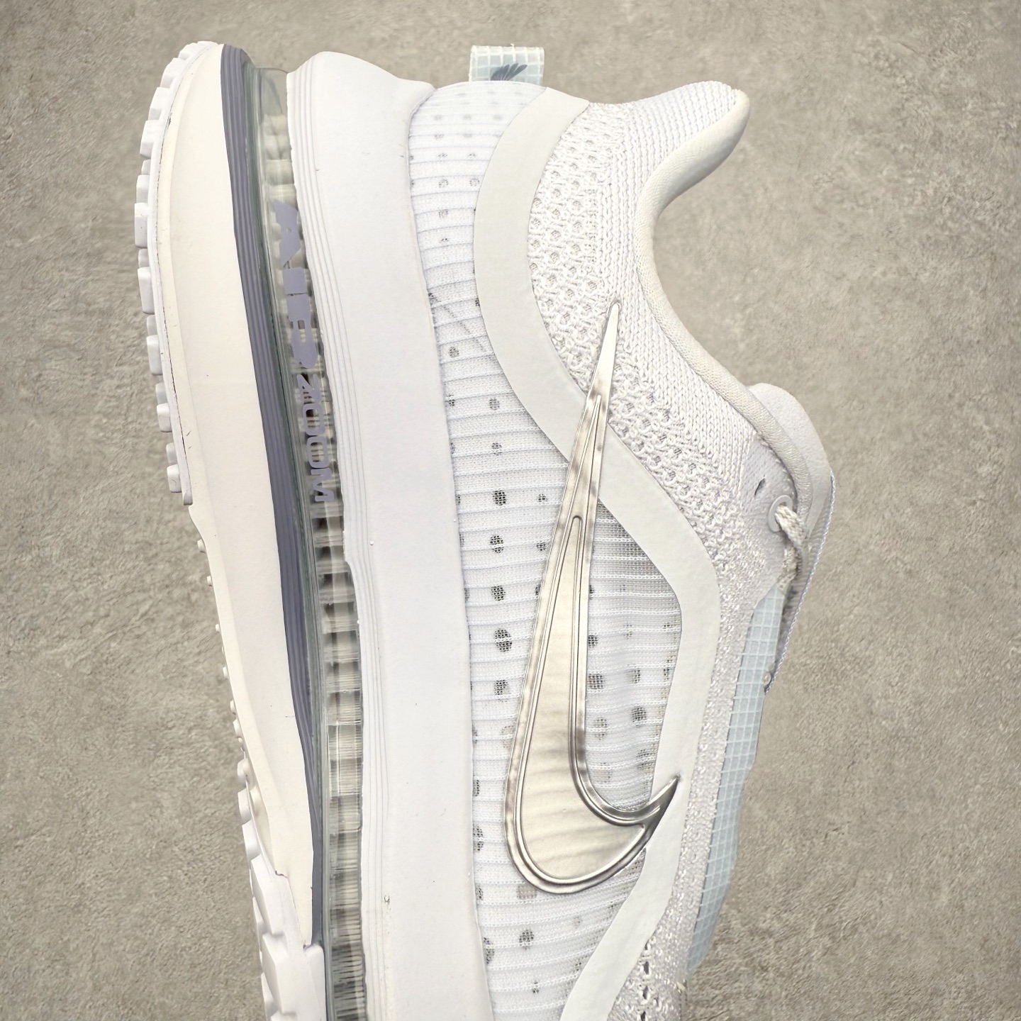 图片[6]-＃纯原 NK Pegasus Premium 飞马全掌气垫跑步运动鞋 HQ2593-006 气垫的究极进化 NIKE 2025S 新王炸 • 在特有Air科技加持下，耐克带来全新Pegasus Premium。这款跑鞋在传承耐克飞马（Pegasus）系列标志性的缓震功能的同时，将首次搭载耐克的塑型可视化Air Zoom气垫单元。• 塑型Air Zoom气垫单元贴合脚部的自然轮廓，帮助跑者在从后跟到脚趾的过渡中能够有效传递力量，带来一种前所未有的轻盈、顺畅回馈体验。中底采用ZoomX泡绵，后跟则使用ReactX泡绵，为跑者提供稳定流畅的推进感。• 塑型可视化Air Zoom气垫单元和精心配置的泡绵组合，让Pegasus Premium成为耐克飞马系列中颇具能量回馈的鞋款。• 全新Pegasus Premium不仅展示了耐克势头强劲的创新周期，证明了其特有的Air科技的强大实力，更体现了耐克倾听和服务运动员的能力。尺码：36 36.5 37.5 38 38.5 39 40 40.5 41 42 42.5 43 44 44.5 45-选品中心