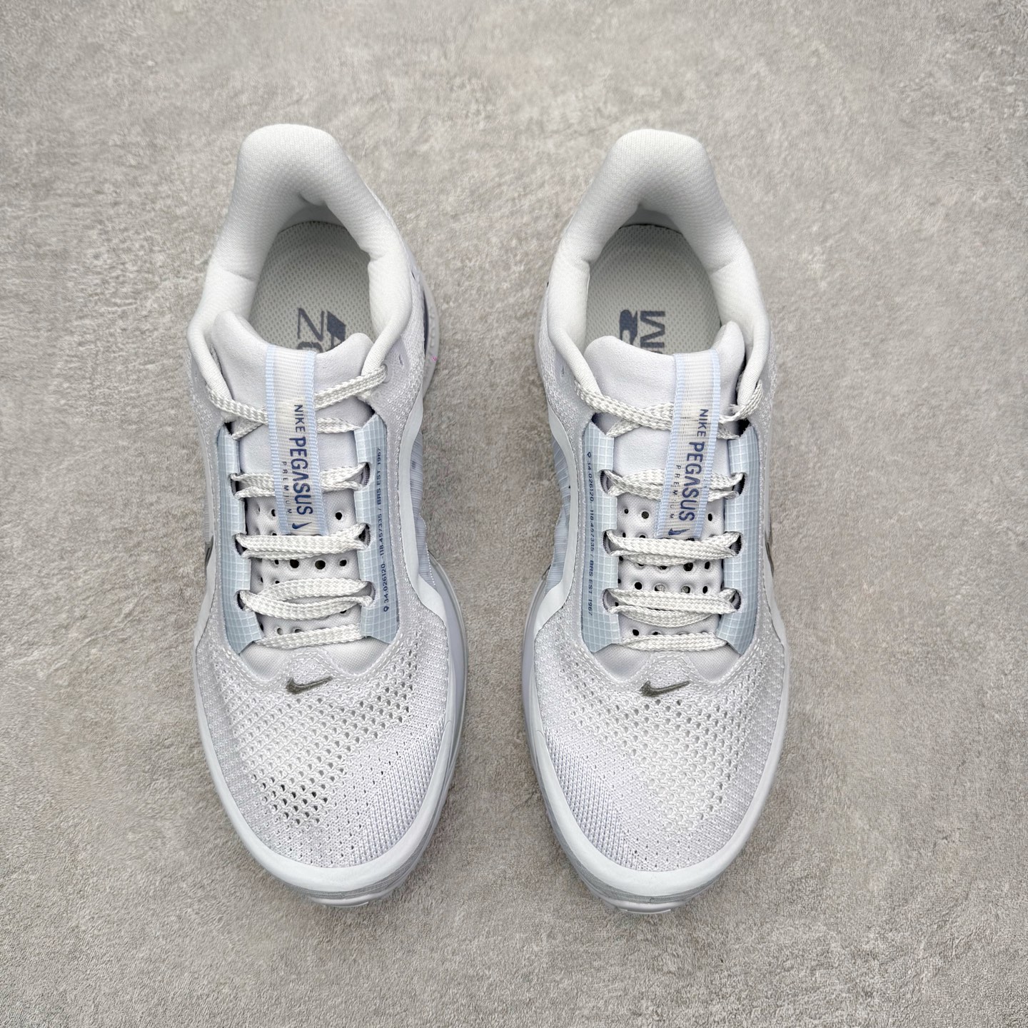 图片[2]-＃纯原 NK Pegasus Premium 飞马全掌气垫跑步运动鞋 HQ2593-006 气垫的究极进化 NIKE 2025S 新王炸 • 在特有Air科技加持下，耐克带来全新Pegasus Premium。这款跑鞋在传承耐克飞马（Pegasus）系列标志性的缓震功能的同时，将首次搭载耐克的塑型可视化Air Zoom气垫单元。• 塑型Air Zoom气垫单元贴合脚部的自然轮廓，帮助跑者在从后跟到脚趾的过渡中能够有效传递力量，带来一种前所未有的轻盈、顺畅回馈体验。中底采用ZoomX泡绵，后跟则使用ReactX泡绵，为跑者提供稳定流畅的推进感。• 塑型可视化Air Zoom气垫单元和精心配置的泡绵组合，让Pegasus Premium成为耐克飞马系列中颇具能量回馈的鞋款。• 全新Pegasus Premium不仅展示了耐克势头强劲的创新周期，证明了其特有的Air科技的强大实力，更体现了耐克倾听和服务运动员的能力。尺码：36 36.5 37.5 38 38.5 39 40 40.5 41 42 42.5 43 44 44.5 45-选品中心