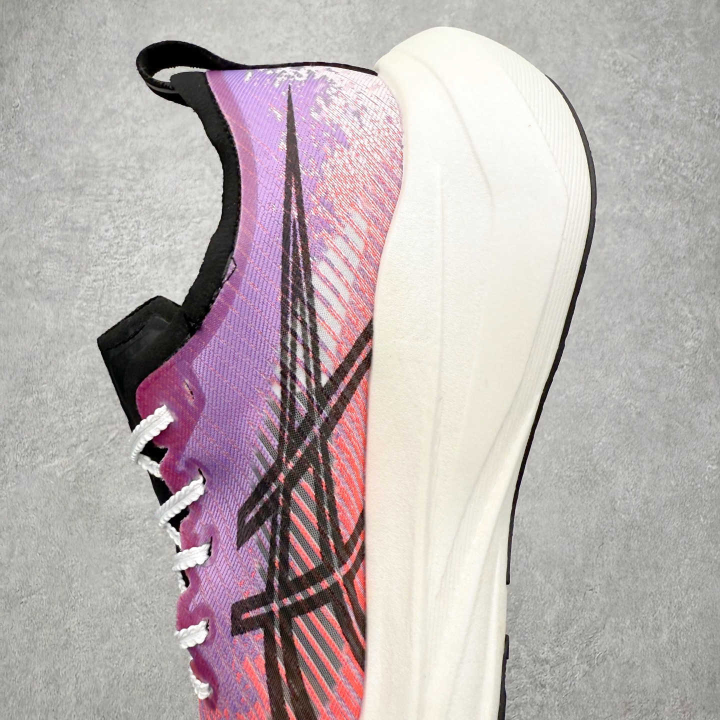 图片[7]-ASICS MEGABLAST MEGABLAST 亚瑟士经典百搭跑步鞋 近年复古风潮的势头很旺 ASICS一直坚信保持身体的健康与活力是打造健康快乐的生活方式的最佳途径 ASICS为复古鞋型注入新设计 为玩家的街头穿搭提供了更多可能 GEL-NIMBUSTM9运动鞋最初是为中立和仰卧跑步者设计的长距离训练器 采用原始材料和关键细节重新设计 其Y2K时代的工业外观也被大胆的对比和色块所抵消 尺码：36 36.5 37.5 38 38.5 39 40 40.5 41.5 42 42.5 43.5 44 44.5 45-选品中心