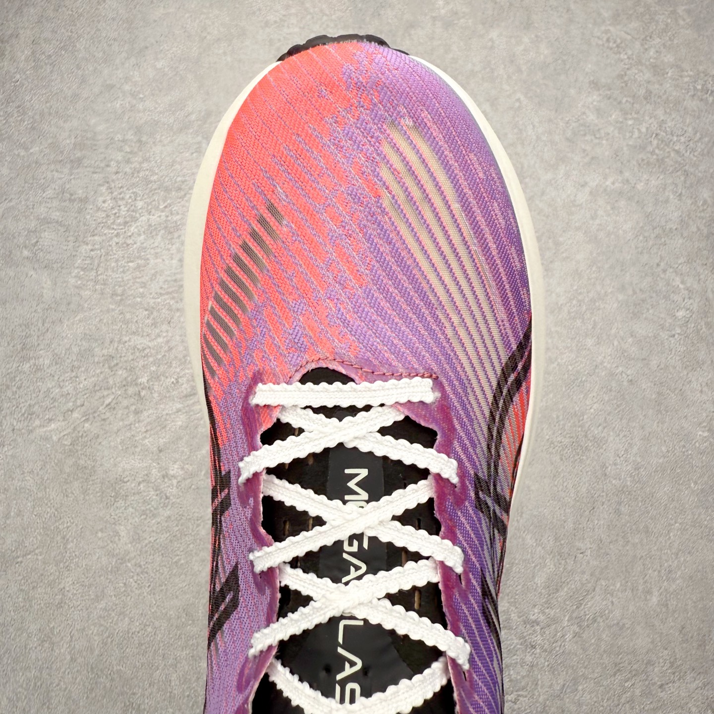 图片[4]-ASICS MEGABLAST MEGABLAST 亚瑟士经典百搭跑步鞋 近年复古风潮的势头很旺 ASICS一直坚信保持身体的健康与活力是打造健康快乐的生活方式的最佳途径 ASICS为复古鞋型注入新设计 为玩家的街头穿搭提供了更多可能 GEL-NIMBUSTM9运动鞋最初是为中立和仰卧跑步者设计的长距离训练器 采用原始材料和关键细节重新设计 其Y2K时代的工业外观也被大胆的对比和色块所抵消 尺码：36 36.5 37.5 38 38.5 39 40 40.5 41.5 42 42.5 43.5 44 44.5 45-选品中心