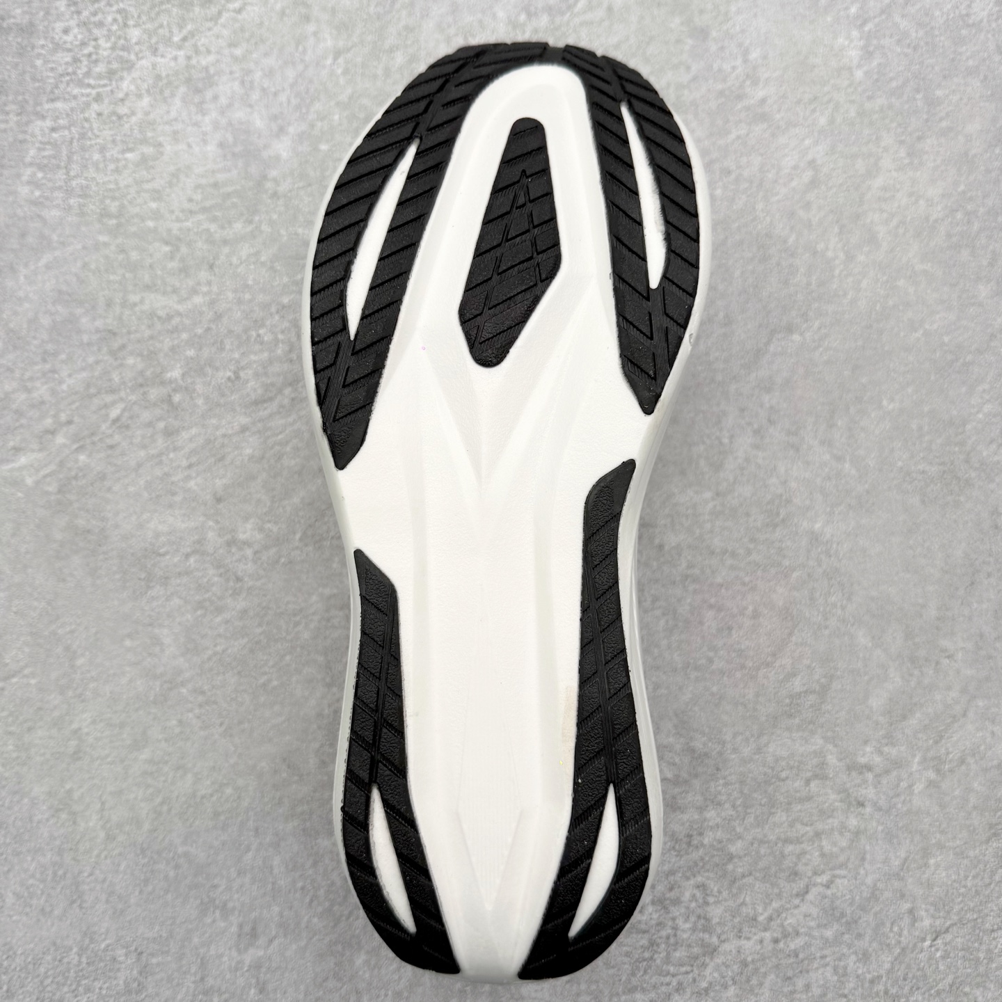 图片[9]-ASICS MEGABLAST MEGABLAST 亚瑟士经典百搭跑步鞋 近年复古风潮的势头很旺 ASICS一直坚信保持身体的健康与活力是打造健康快乐的生活方式的最佳途径 ASICS为复古鞋型注入新设计 为玩家的街头穿搭提供了更多可能 GEL-NIMBUSTM9运动鞋最初是为中立和仰卧跑步者设计的长距离训练器 采用原始材料和关键细节重新设计 其Y2K时代的工业外观也被大胆的对比和色块所抵消 尺码：36 36.5 37.5 38 38.5 39 40 40.5 41.5 42 42.5 43.5 44 44.5 45-选品中心