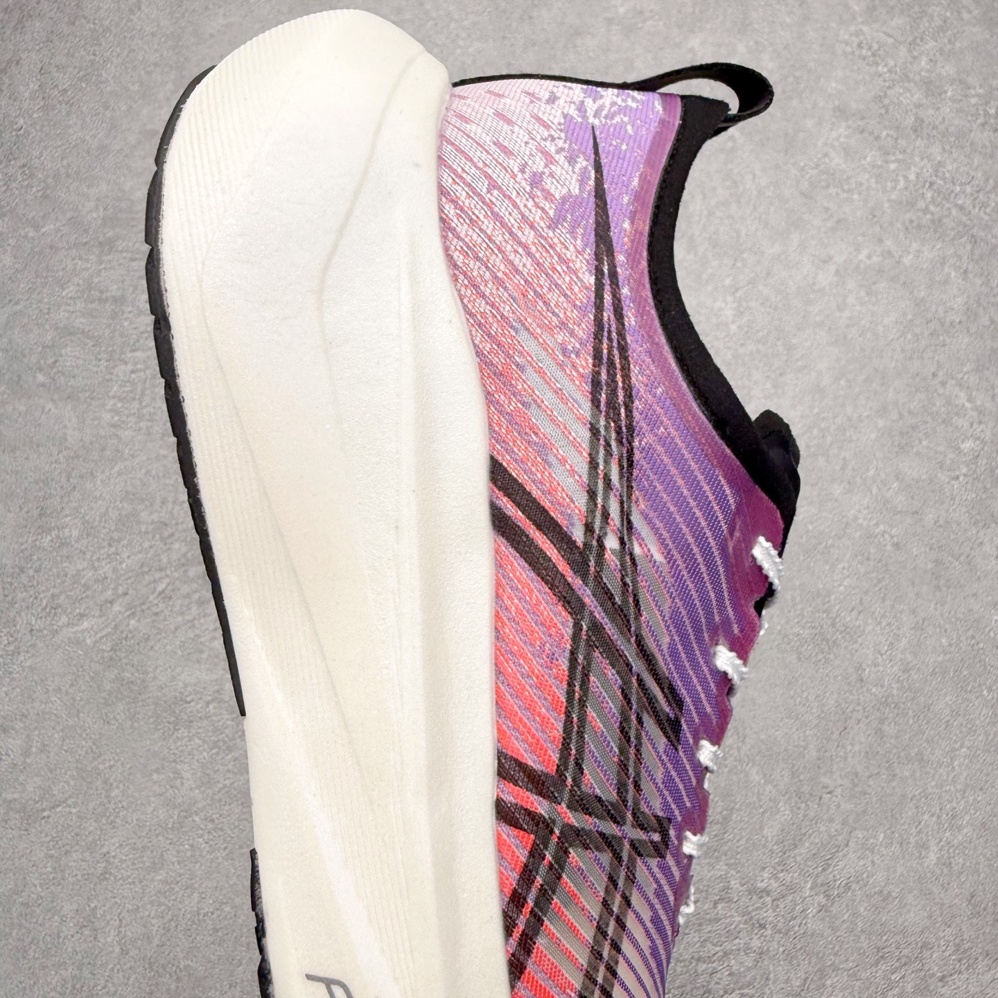 图片[6]-ASICS MEGABLAST MEGABLAST 亚瑟士经典百搭跑步鞋 近年复古风潮的势头很旺 ASICS一直坚信保持身体的健康与活力是打造健康快乐的生活方式的最佳途径 ASICS为复古鞋型注入新设计 为玩家的街头穿搭提供了更多可能 GEL-NIMBUSTM9运动鞋最初是为中立和仰卧跑步者设计的长距离训练器 采用原始材料和关键细节重新设计 其Y2K时代的工业外观也被大胆的对比和色块所抵消 尺码：36 36.5 37.5 38 38.5 39 40 40.5 41.5 42 42.5 43.5 44 44.5 45-选品中心