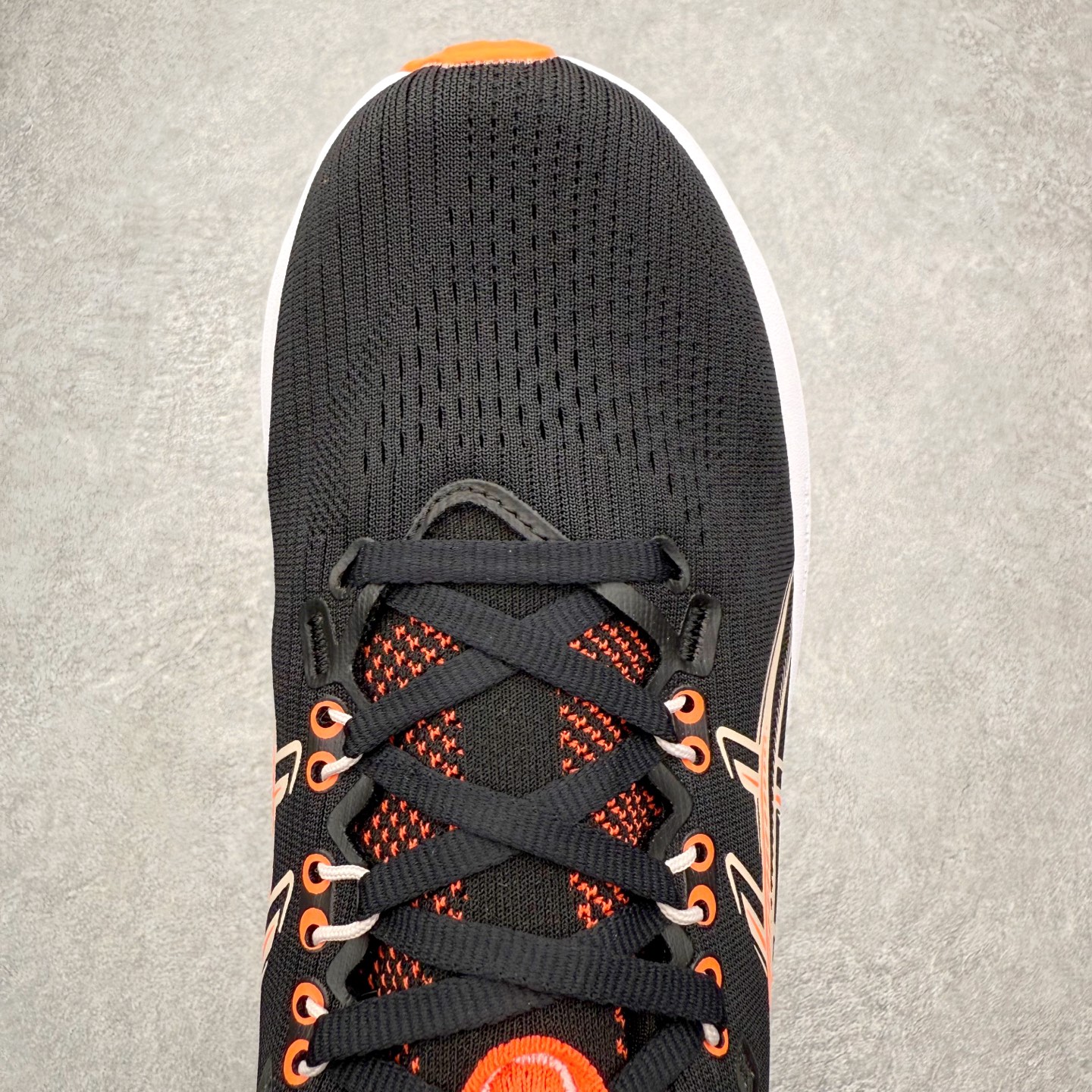 图片[4]-Asics GEL-Nimbus 28 亚瑟士缓震跑鞋 近年复古风潮的势头很旺 ASICS一直坚信保持身体的健康与活力是打造健康快乐的生活方式的最佳途径 ASICS为复古鞋型注入新设计 为玩家的街头穿搭提供了更多可能 GEL-NIMBUSTM9运动鞋最初是为中立和仰卧跑步者设计的长距离训练器 采用原始材料和关键细节重新设计 其Y2K时代的工业外观也被大胆的对比和色块所抵消 尺码：36 36.5 37.5 38 38.5 39 40 40.5 41.5 42 42.5 43.5 44 44.5 45-选品中心