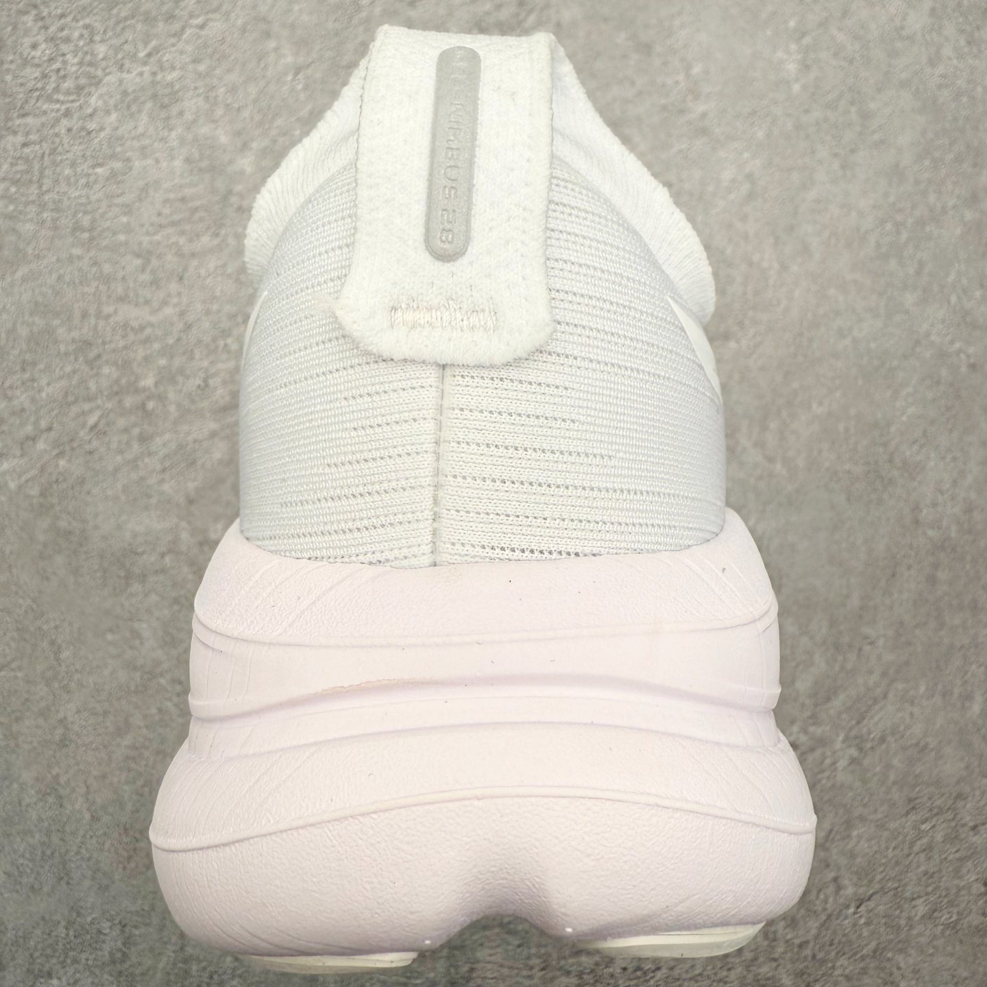 图片[8]-Asics GEL-Nimbus 28 亚瑟士缓震跑鞋 近年复古风潮的势头很旺 ASICS一直坚信保持身体的健康与活力是打造健康快乐的生活方式的最佳途径 ASICS为复古鞋型注入新设计 为玩家的街头穿搭提供了更多可能 GEL-NIMBUSTM9运动鞋最初是为中立和仰卧跑步者设计的长距离训练器 采用原始材料和关键细节重新设计 其Y2K时代的工业外观也被大胆的对比和色块所抵消 尺码：36 36.5 37.5 38 38.5 39 40 40.5 41.5 42 42.5 43.5 44 44.5 45-选品中心