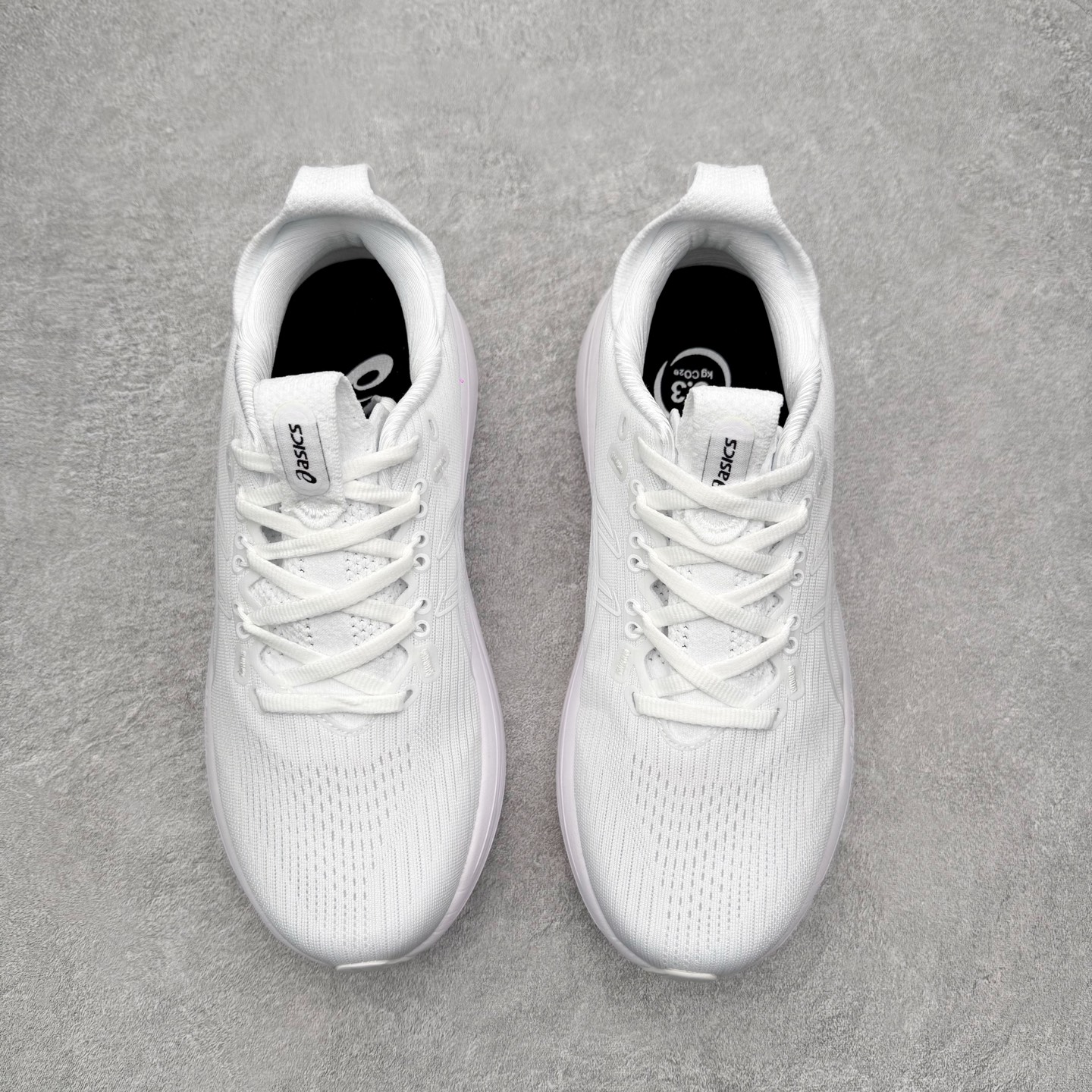 图片[2]-Asics GEL-Nimbus 28 亚瑟士缓震跑鞋 近年复古风潮的势头很旺 ASICS一直坚信保持身体的健康与活力是打造健康快乐的生活方式的最佳途径 ASICS为复古鞋型注入新设计 为玩家的街头穿搭提供了更多可能 GEL-NIMBUSTM9运动鞋最初是为中立和仰卧跑步者设计的长距离训练器 采用原始材料和关键细节重新设计 其Y2K时代的工业外观也被大胆的对比和色块所抵消 尺码：36 36.5 37.5 38 38.5 39 40 40.5 41.5 42 42.5 43.5 44 44.5 45-选品中心