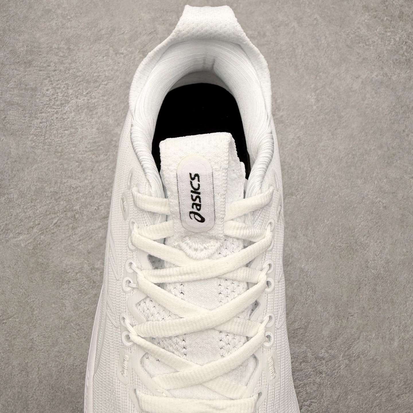 图片[5]-Asics GEL-Nimbus 28 亚瑟士缓震跑鞋 近年复古风潮的势头很旺 ASICS一直坚信保持身体的健康与活力是打造健康快乐的生活方式的最佳途径 ASICS为复古鞋型注入新设计 为玩家的街头穿搭提供了更多可能 GEL-NIMBUSTM9运动鞋最初是为中立和仰卧跑步者设计的长距离训练器 采用原始材料和关键细节重新设计 其Y2K时代的工业外观也被大胆的对比和色块所抵消 尺码：36 36.5 37.5 38 38.5 39 40 40.5 41.5 42 42.5 43.5 44 44.5 45-选品中心