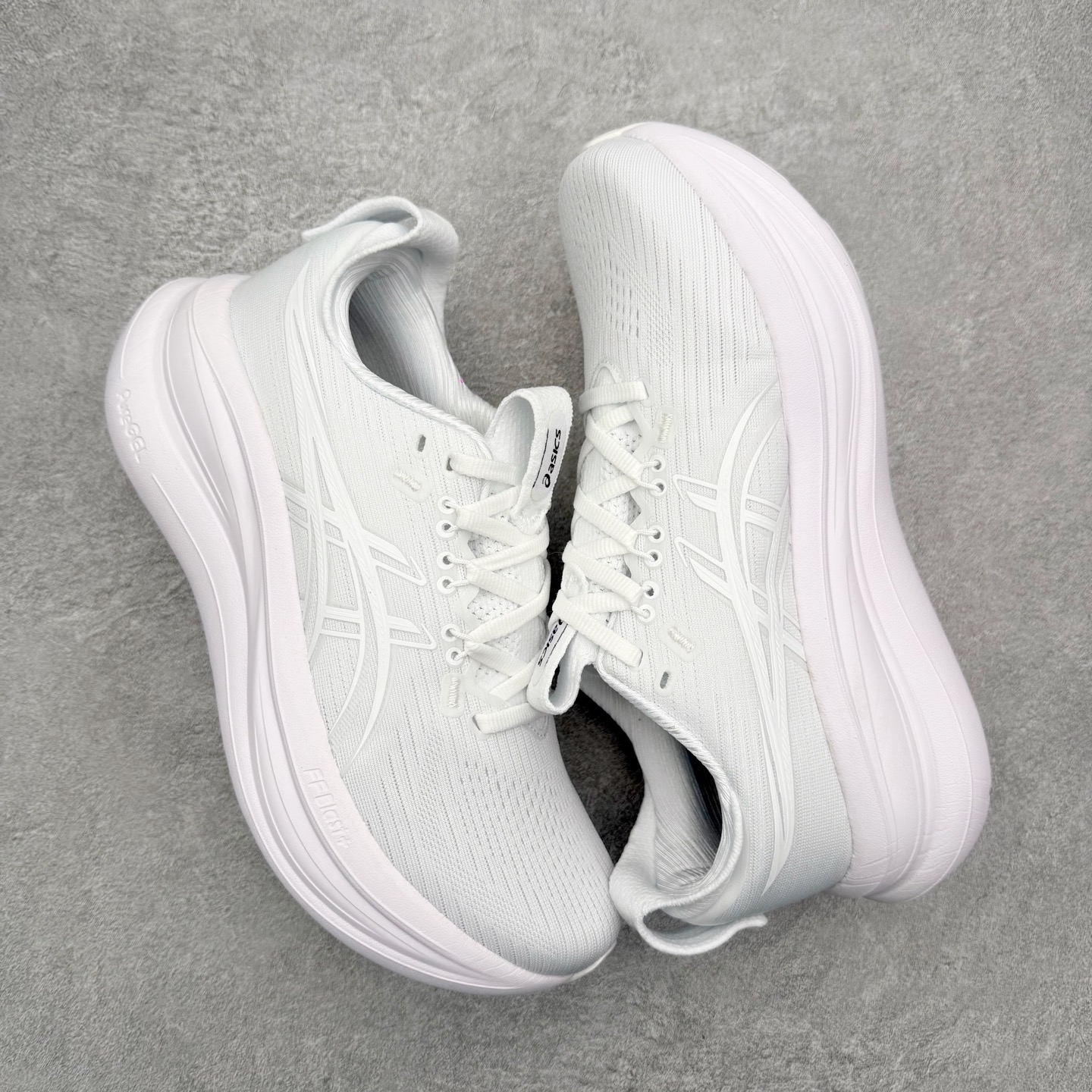 图片[3]-Asics GEL-Nimbus 28 亚瑟士缓震跑鞋 近年复古风潮的势头很旺 ASICS一直坚信保持身体的健康与活力是打造健康快乐的生活方式的最佳途径 ASICS为复古鞋型注入新设计 为玩家的街头穿搭提供了更多可能 GEL-NIMBUSTM9运动鞋最初是为中立和仰卧跑步者设计的长距离训练器 采用原始材料和关键细节重新设计 其Y2K时代的工业外观也被大胆的对比和色块所抵消 尺码：36 36.5 37.5 38 38.5 39 40 40.5 41.5 42 42.5 43.5 44 44.5 45-选品中心