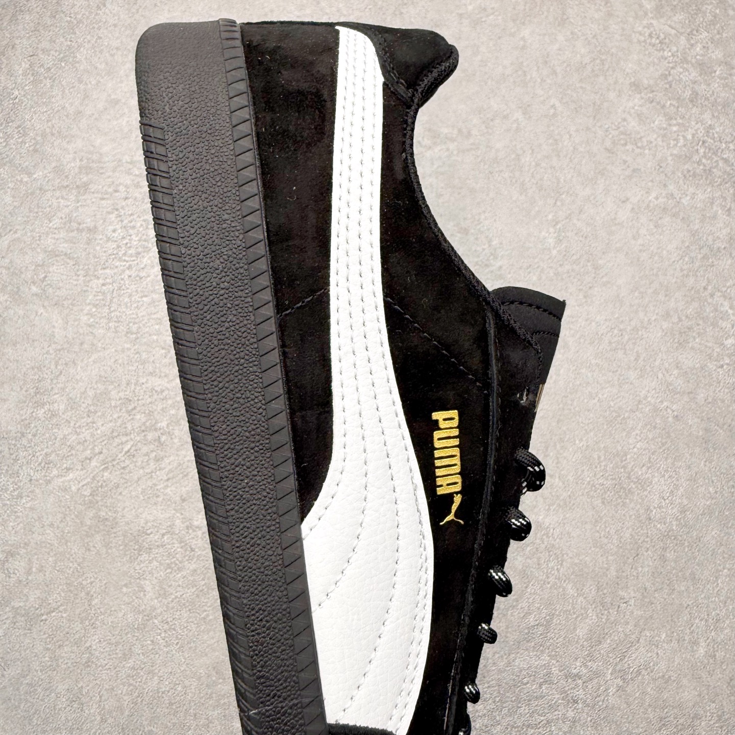 图片[6]-PUMA Palermo Trainer 彪马防滑耐磨低帮德训休闲板鞋 简约又不失设计巧思的帅气风格让它轻松驾驭日常休闲或滑板场合 运动兼具匠心 细节彰显品质 衬垫边缘以提供支撑和灵活性 强化鞋头以承受持续的磨损 耐磨性强 稳定性高 抓地更牢 不易打滑 尺码： 35 36 36.5 37.5 38 38.5 39 40 40.5 41 42 42.5 43 44 45-选品中心