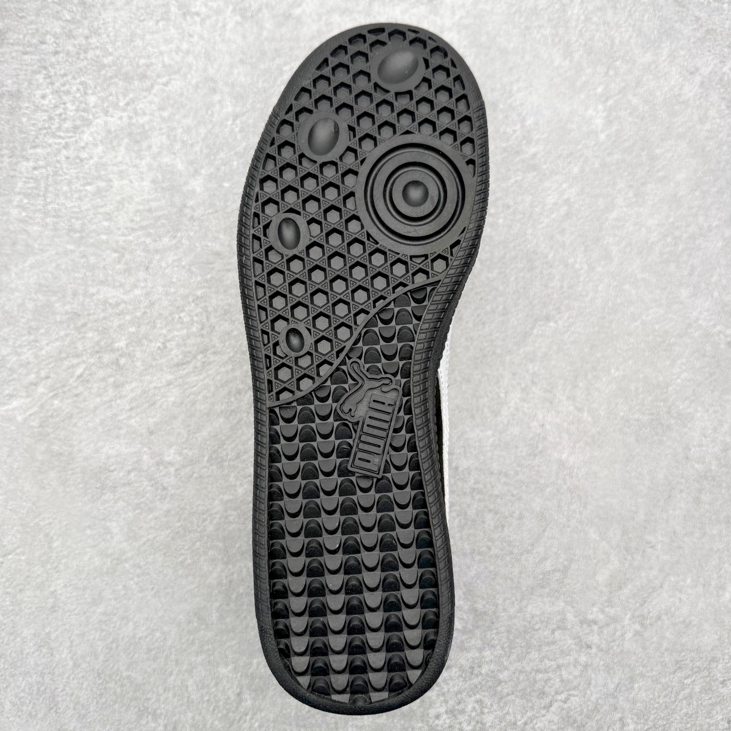 图片[9]-PUMA Palermo Trainer 彪马防滑耐磨低帮德训休闲板鞋 简约又不失设计巧思的帅气风格让它轻松驾驭日常休闲或滑板场合 运动兼具匠心 细节彰显品质 衬垫边缘以提供支撑和灵活性 强化鞋头以承受持续的磨损 耐磨性强 稳定性高 抓地更牢 不易打滑 尺码： 35 36 36.5 37.5 38 38.5 39 40 40.5 41 42 42.5 43 44 45-选品中心