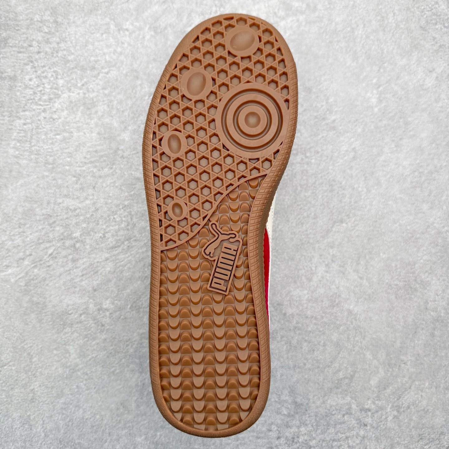 图片[9]-PUMA Palermo Trainer 彪马防滑耐磨低帮德训休闲板鞋 简约又不失设计巧思的帅气风格让它轻松驾驭日常休闲或滑板场合 运动兼具匠心 细节彰显品质 衬垫边缘以提供支撑和灵活性 强化鞋头以承受持续的磨损 耐磨性强 稳定性高 抓地更牢 不易打滑 尺码： 35 36 36.5 37.5 38 38.5 39 40 40.5 41 42 42.5 43 44 45-选品中心