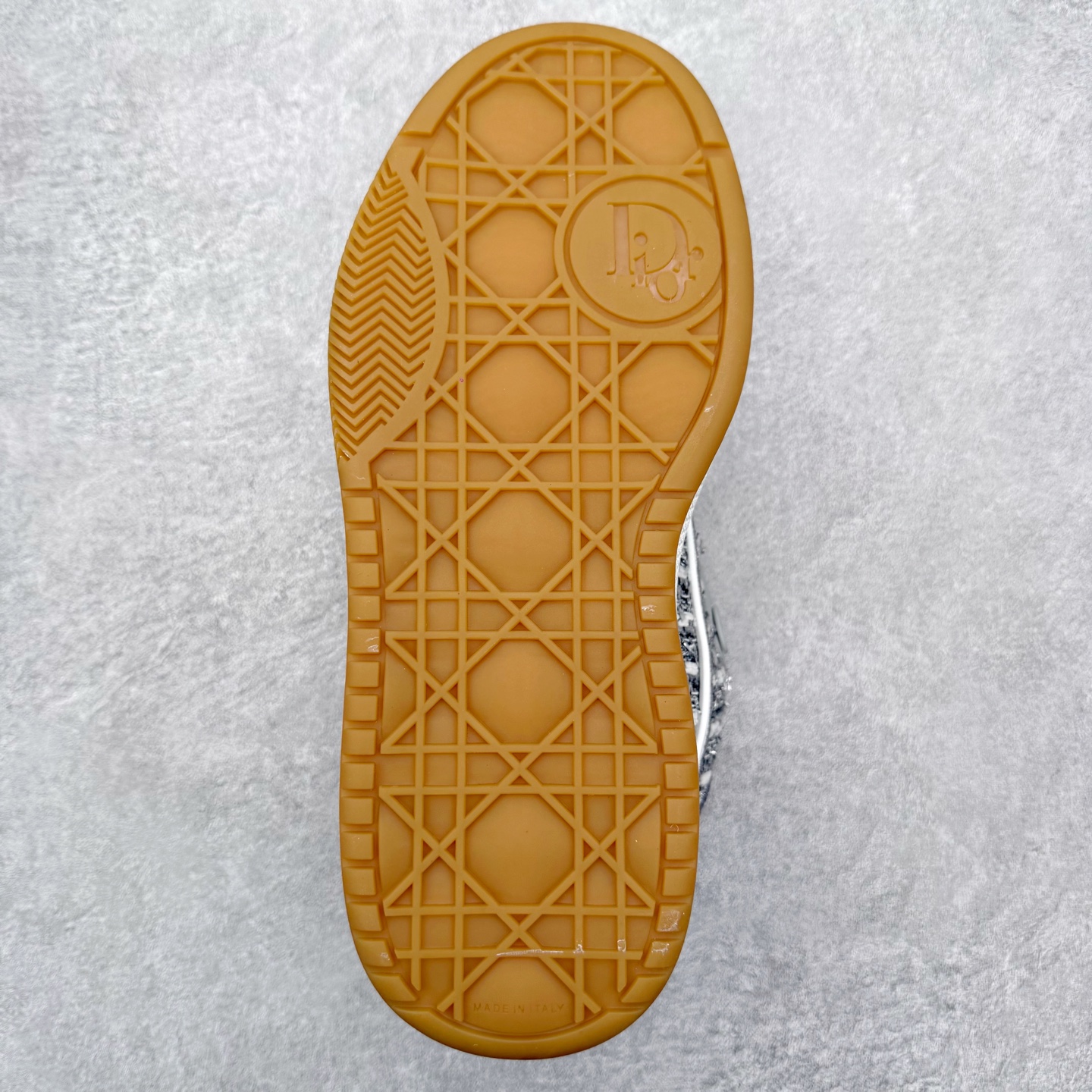 图片[9]-＃FS纯原福利 DIOR迪奥 B9S 面包鞋 皮革 圆头厚底系带低帮板鞋 Christian Dior，简称迪奥（Dior），是法国著名高价奢侈品品牌。迪奥公司由法国时装设计师克里斯汀•迪奥创立，总部设在巴黎。自1946年创始以来，Dior一直是华丽与高雅的代名词。不论是时装、化妆品或是其他产品，克里斯汀•迪奥在时尚殿堂一直雄踞顶端Dior之所以能成为经典，除了其创新中又带着优雅的设计，亦培育出许多优秀的年轻设计师。主要经营女装、男装、首饰、香水、化妆品、童装等高档。尺码对应库存明细‼️-选品中心