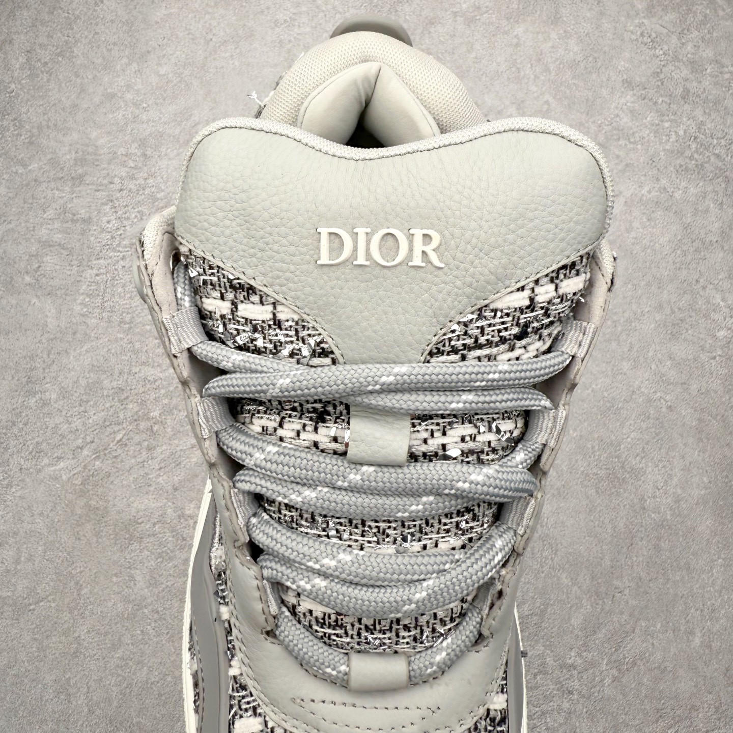 图片[5]-＃FS纯原福利 DIOR迪奥 B9S 面包鞋 皮革 圆头厚底系带低帮板鞋 Christian Dior，简称迪奥（Dior），是法国著名高价奢侈品品牌。迪奥公司由法国时装设计师克里斯汀•迪奥创立，总部设在巴黎。自1946年创始以来，Dior一直是华丽与高雅的代名词。不论是时装、化妆品或是其他产品，克里斯汀•迪奥在时尚殿堂一直雄踞顶端Dior之所以能成为经典，除了其创新中又带着优雅的设计，亦培育出许多优秀的年轻设计师。主要经营女装、男装、首饰、香水、化妆品、童装等高档。尺码对应库存明细‼️-选品中心