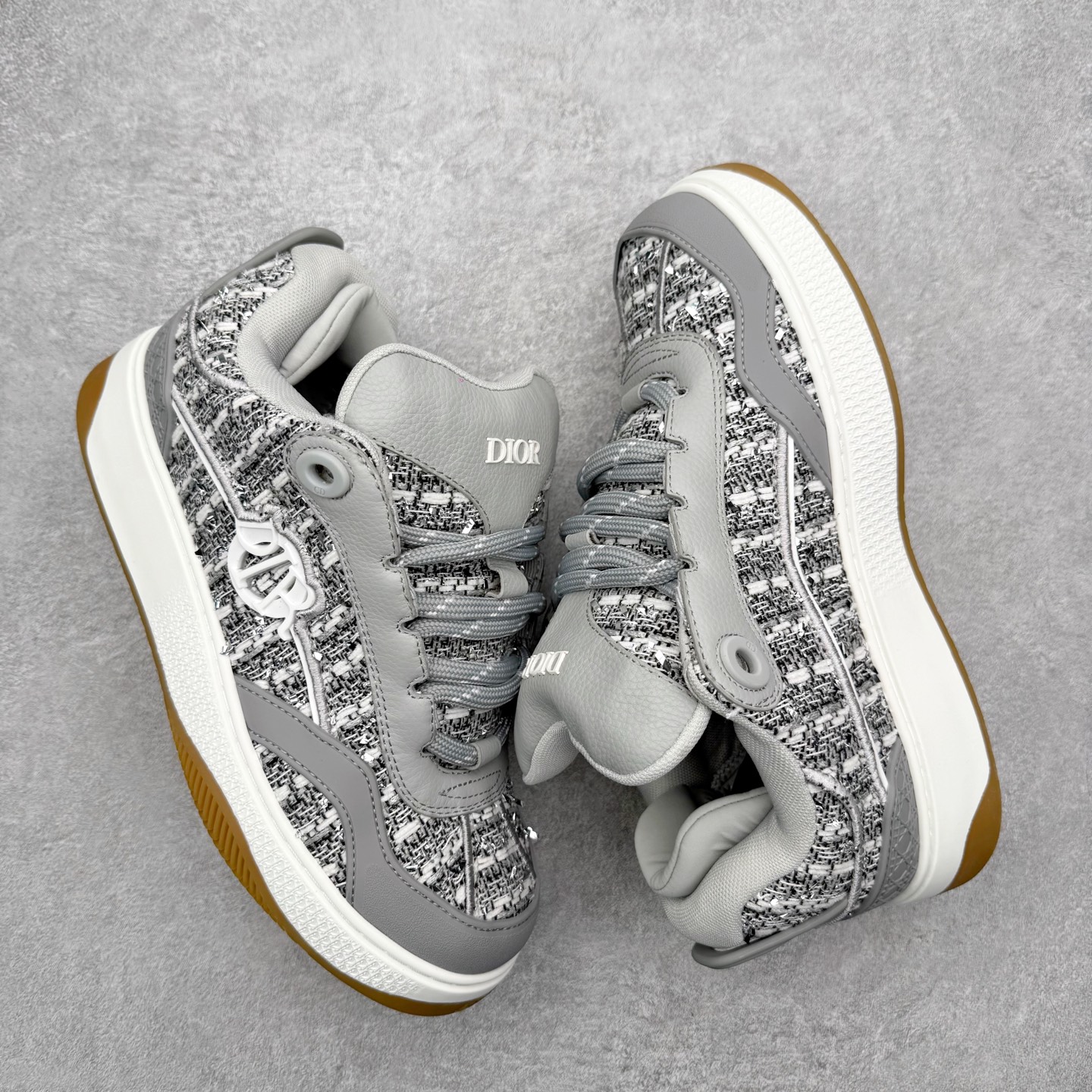 图片[3]-＃FS纯原福利 DIOR迪奥 B9S 面包鞋 皮革 圆头厚底系带低帮板鞋 Christian Dior，简称迪奥（Dior），是法国著名高价奢侈品品牌。迪奥公司由法国时装设计师克里斯汀•迪奥创立，总部设在巴黎。自1946年创始以来，Dior一直是华丽与高雅的代名词。不论是时装、化妆品或是其他产品，克里斯汀•迪奥在时尚殿堂一直雄踞顶端Dior之所以能成为经典，除了其创新中又带着优雅的设计，亦培育出许多优秀的年轻设计师。主要经营女装、男装、首饰、香水、化妆品、童装等高档。尺码对应库存明细‼️-选品中心