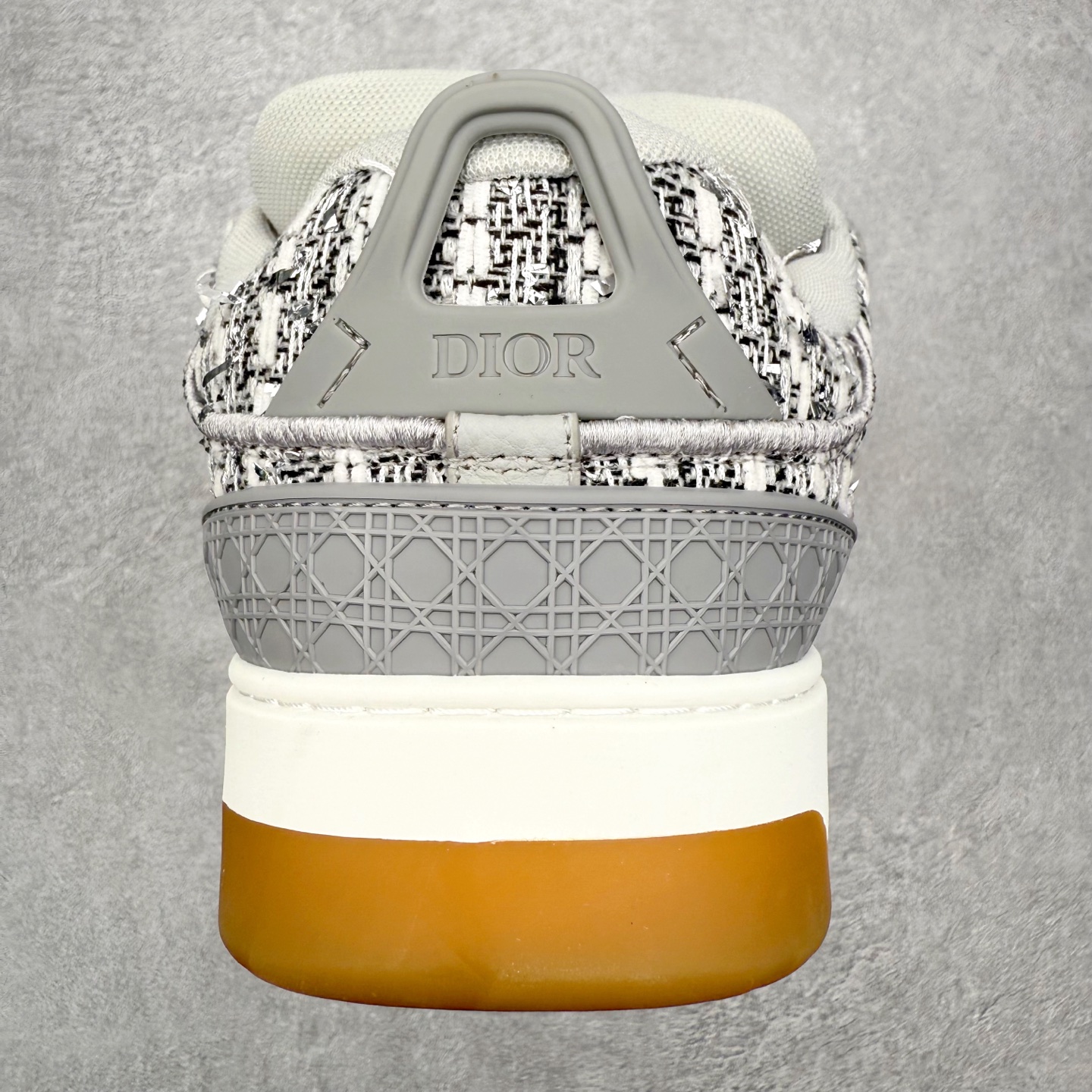 图片[8]-＃FS纯原福利 DIOR迪奥 B9S 面包鞋 皮革 圆头厚底系带低帮板鞋 Christian Dior，简称迪奥（Dior），是法国著名高价奢侈品品牌。迪奥公司由法国时装设计师克里斯汀•迪奥创立，总部设在巴黎。自1946年创始以来，Dior一直是华丽与高雅的代名词。不论是时装、化妆品或是其他产品，克里斯汀•迪奥在时尚殿堂一直雄踞顶端Dior之所以能成为经典，除了其创新中又带着优雅的设计，亦培育出许多优秀的年轻设计师。主要经营女装、男装、首饰、香水、化妆品、童装等高档。尺码对应库存明细‼️-选品中心