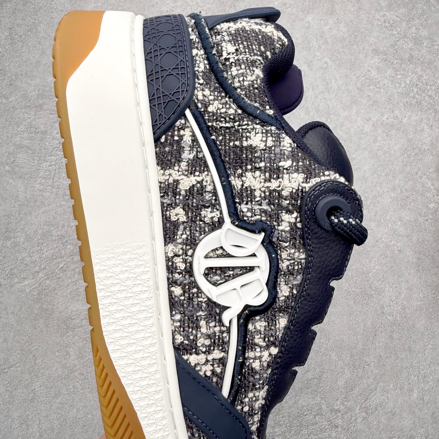 图片[6]-＃FS纯原福利 DIOR迪奥 B9S 面包鞋 皮革 圆头厚底系带低帮板鞋 Christian Dior，简称迪奥（Dior），是法国著名高价奢侈品品牌。迪奥公司由法国时装设计师克里斯汀•迪奥创立，总部设在巴黎。自1946年创始以来，Dior一直是华丽与高雅的代名词。不论是时装、化妆品或是其他产品，克里斯汀•迪奥在时尚殿堂一直雄踞顶端Dior之所以能成为经典，除了其创新中又带着优雅的设计，亦培育出许多优秀的年轻设计师。主要经营女装、男装、首饰、香水、化妆品、童装等高档。尺码对应库存明细‼️-选品中心