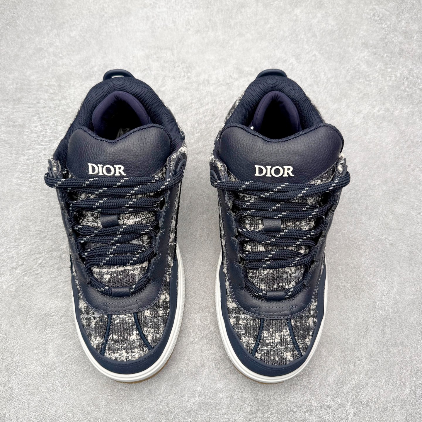 图片[2]-＃FS纯原福利 DIOR迪奥 B9S 面包鞋 皮革 圆头厚底系带低帮板鞋 Christian Dior，简称迪奥（Dior），是法国著名高价奢侈品品牌。迪奥公司由法国时装设计师克里斯汀•迪奥创立，总部设在巴黎。自1946年创始以来，Dior一直是华丽与高雅的代名词。不论是时装、化妆品或是其他产品，克里斯汀•迪奥在时尚殿堂一直雄踞顶端Dior之所以能成为经典，除了其创新中又带着优雅的设计，亦培育出许多优秀的年轻设计师。主要经营女装、男装、首饰、香水、化妆品、童装等高档。尺码对应库存明细‼️-选品中心