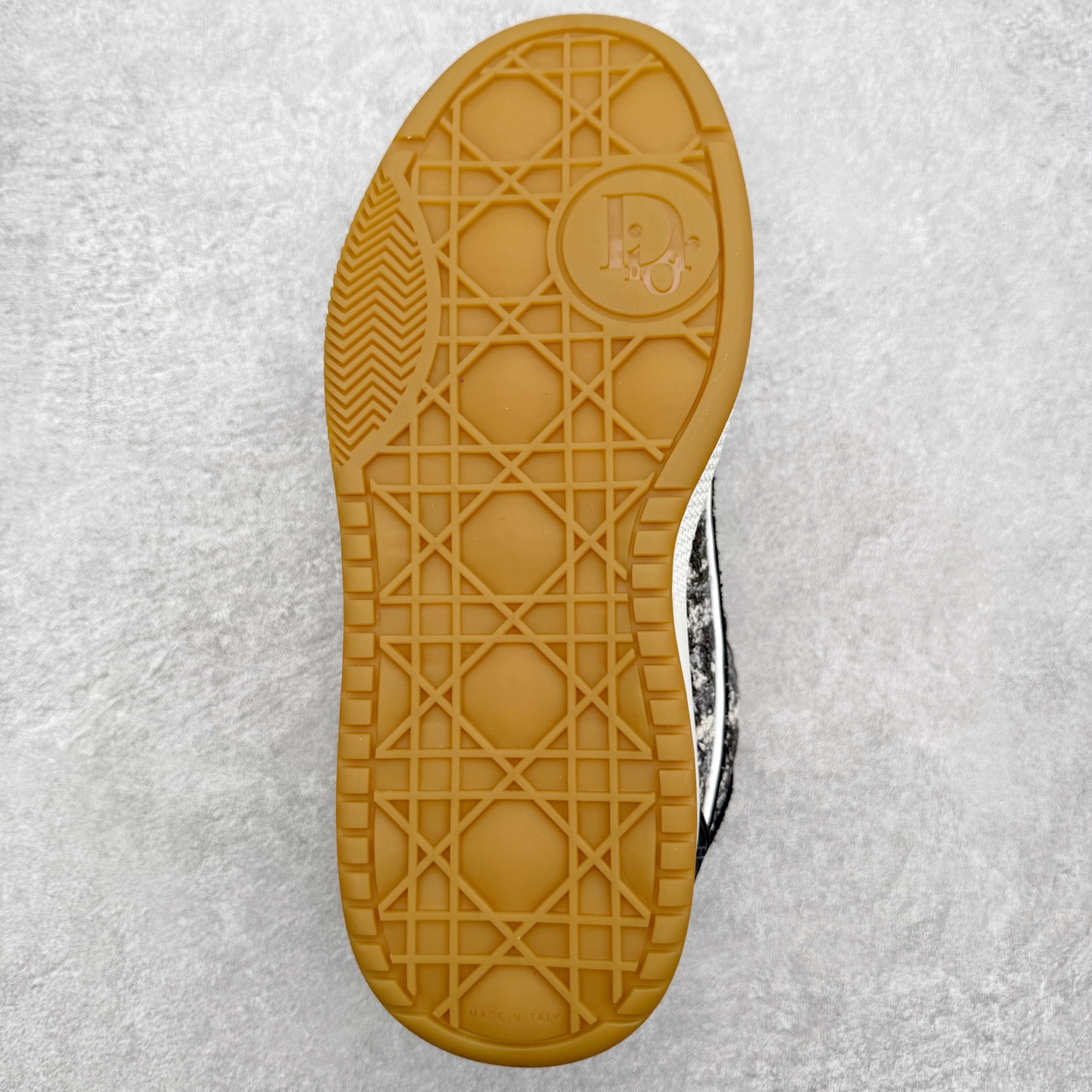 图片[9]-＃FS纯原福利 DIOR迪奥 B9S 面包鞋 皮革 圆头厚底系带低帮板鞋 Christian Dior，简称迪奥（Dior），是法国著名高价奢侈品品牌。迪奥公司由法国时装设计师克里斯汀•迪奥创立，总部设在巴黎。自1946年创始以来，Dior一直是华丽与高雅的代名词。不论是时装、化妆品或是其他产品，克里斯汀•迪奥在时尚殿堂一直雄踞顶端Dior之所以能成为经典，除了其创新中又带着优雅的设计，亦培育出许多优秀的年轻设计师。主要经营女装、男装、首饰、香水、化妆品、童装等高档。尺码对应库存明细‼️-选品中心