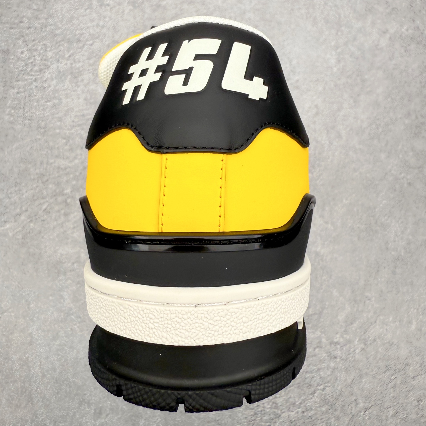 图片[8]-＃FS纯原福利 Louis Vuitton Trainer lv时装走秀运动鞋 实力大厂出品 平台专供 成熟的做工稳定的品控 完美鞋型超高的清洁度 零毛边线头瑕疵 全套原楦原纸版原鞋开模 全网最具灵魂的版型 正确原装黄色鞋盒 正确中底印花 鞋面印花3D高频深度立体 全鞋电脑针车 紧密相连 针距密度一致 环保乳胶注塑鞋垫 厚度脚感还原原版 皮面裁剪部位 统一油边封口工艺 原装橡胶大底含胶量大底组合零偏差 专柜全套包装 防尘袋 说明书 质保卡 男女鞋 尺码对应库存明细‼️-选品中心