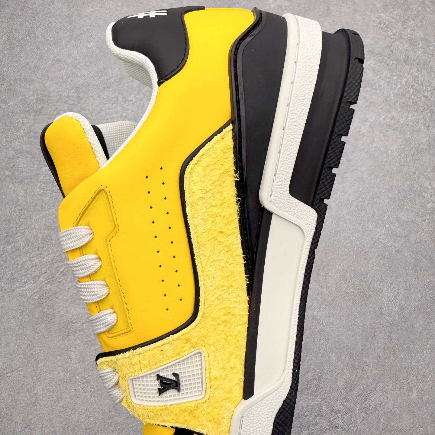 图片[7]-＃FS纯原福利 Louis Vuitton Trainer lv时装走秀运动鞋 实力大厂出品 平台专供 成熟的做工稳定的品控 完美鞋型超高的清洁度 零毛边线头瑕疵 全套原楦原纸版原鞋开模 全网最具灵魂的版型 正确原装黄色鞋盒 正确中底印花 鞋面印花3D高频深度立体 全鞋电脑针车 紧密相连 针距密度一致 环保乳胶注塑鞋垫 厚度脚感还原原版 皮面裁剪部位 统一油边封口工艺 原装橡胶大底含胶量大底组合零偏差 专柜全套包装 防尘袋 说明书 质保卡 男女鞋 尺码对应库存明细‼️-选品中心