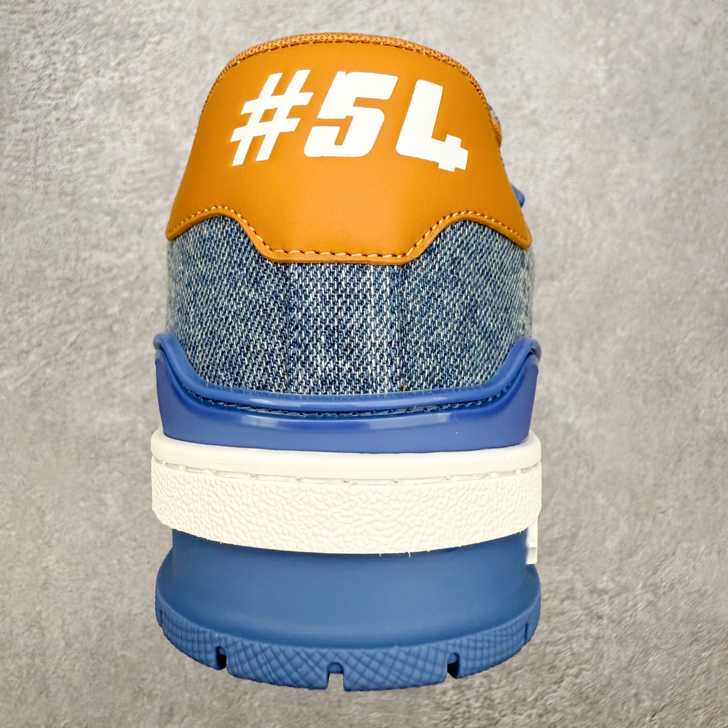 图片[8]-＃FS纯原福利 Louis Vuitton Trainer lv时装走秀运动鞋 实力大厂出品 平台专供 成熟的做工稳定的品控 完美鞋型超高的清洁度 零毛边线头瑕疵 全套原楦原纸版原鞋开模 全网最具灵魂的版型 正确原装黄色鞋盒 正确中底印花 鞋面印花3D高频深度立体 全鞋电脑针车 紧密相连 针距密度一致 环保乳胶注塑鞋垫 厚度脚感还原原版 皮面裁剪部位 统一油边封口工艺 原装橡胶大底含胶量大底组合零偏差 专柜全套包装 防尘袋 说明书 质保卡 男女鞋 尺码对应库存明细‼️-选品中心