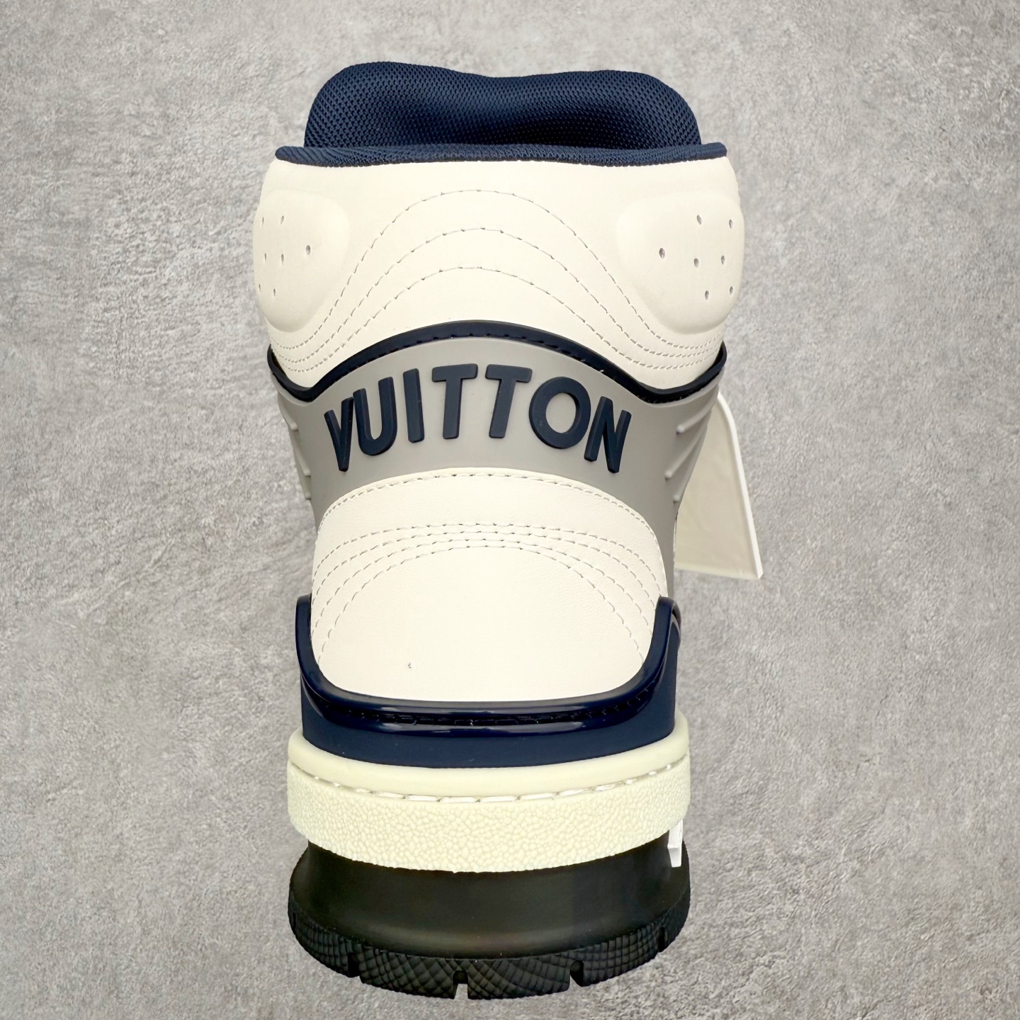 图片[8]-＃FS纯原福利 Louis Vuitton Trainer lv时装走秀运动鞋 实力大厂出品 平台专供 成熟的做工稳定的品控 完美鞋型超高的清洁度 零毛边线头瑕疵 全套原楦原纸版原鞋开模 全网最具灵魂的版型 正确原装黄色鞋盒 正确中底印花 鞋面印花3D高频深度立体 全鞋电脑针车 紧密相连 针距密度一致 环保乳胶注塑鞋垫 厚度脚感还原原版 皮面裁剪部位 统一油边封口工艺 原装橡胶大底含胶量大底组合零偏差 专柜全套包装 防尘袋 说明书 质保卡 男女鞋 尺码对应库存明细‼️-选品中心