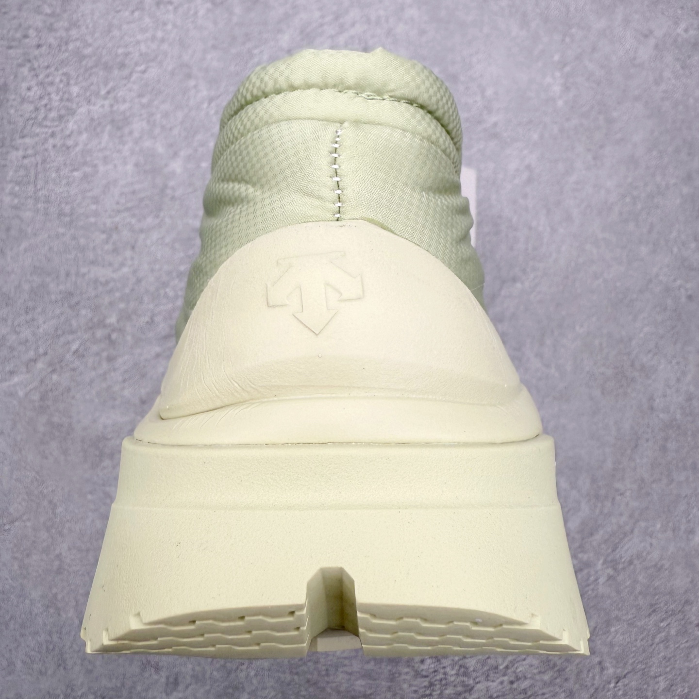 图片[8]-迪桑特DESCENTE SKI STYLE系列 P棉马卡龙厚底面包营地鞋保暖防滑耐磨生活休闲鞋 DESCENTE（迪桑特）创立于1935年，品牌名取自法语词汇，意为“滑降”。品牌箭头标识代表滑雪的三种技术“高速直线滑行”、“穿越”和“侧滑”，也寓意品牌在打造高端专业运动产品中不断追求完美的创新精神，致力于成为中国高端专业滑雪、综训、女子、铁人三项、高尔夫的第一品牌。实拍调校N版已经零色差零失真 百分百还原实物色彩所见即所得 不存在货不对板色差等低级问题 选购参考实物拍摄 不混卖不参货 只用心做好货严格选品 承诺混一赔十 尺码：36 36.5 37.5 38 38.5 39 40 40.5 41 42 42.5 43 44 44.5 45-选品中心