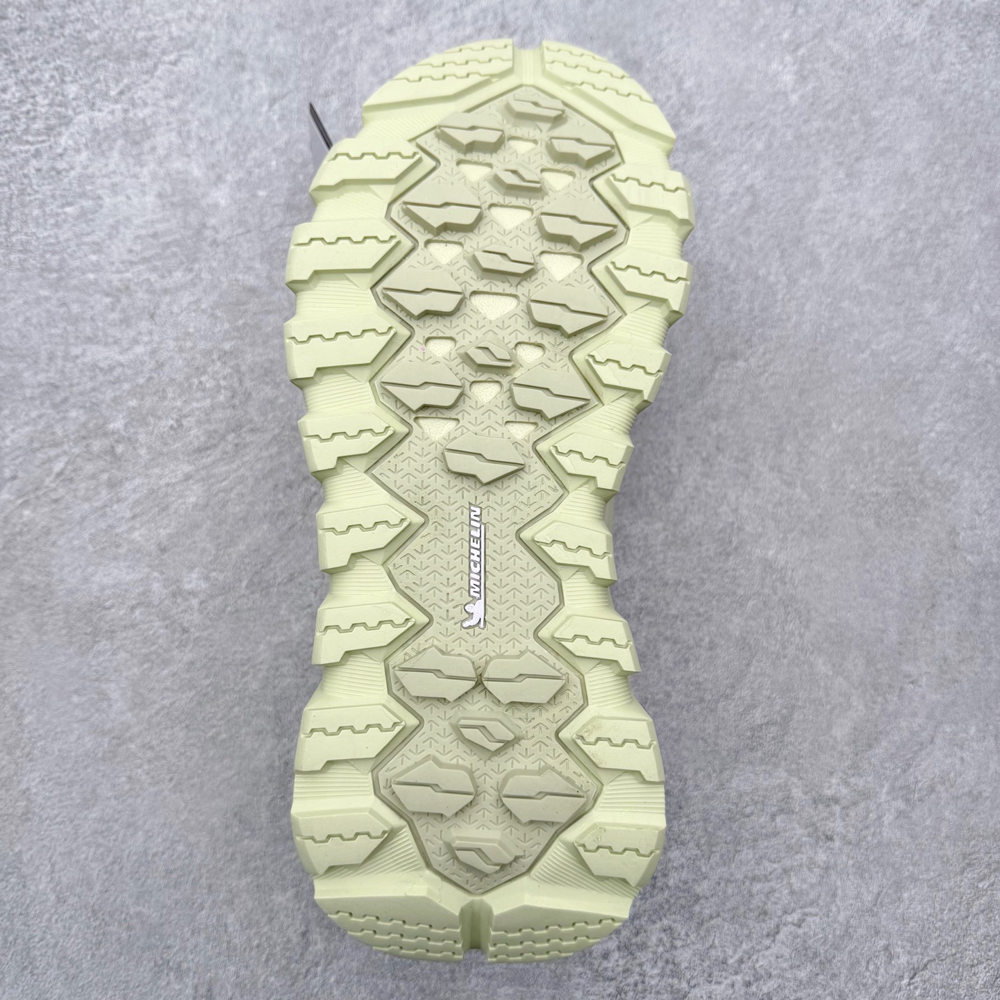 图片[9]-迪桑特DESCENTE SKI STYLE系列 P棉马卡龙厚底面包营地鞋保暖防滑耐磨生活休闲鞋 DESCENTE（迪桑特）创立于1935年，品牌名取自法语词汇，意为“滑降”。品牌箭头标识代表滑雪的三种技术“高速直线滑行”、“穿越”和“侧滑”，也寓意品牌在打造高端专业运动产品中不断追求完美的创新精神，致力于成为中国高端专业滑雪、综训、女子、铁人三项、高尔夫的第一品牌。实拍调校N版已经零色差零失真 百分百还原实物色彩所见即所得 不存在货不对板色差等低级问题 选购参考实物拍摄 不混卖不参货 只用心做好货严格选品 承诺混一赔十 尺码：36 36.5 37.5 38 38.5 39 40 40.5 41 42 42.5 43 44 44.5 45-选品中心