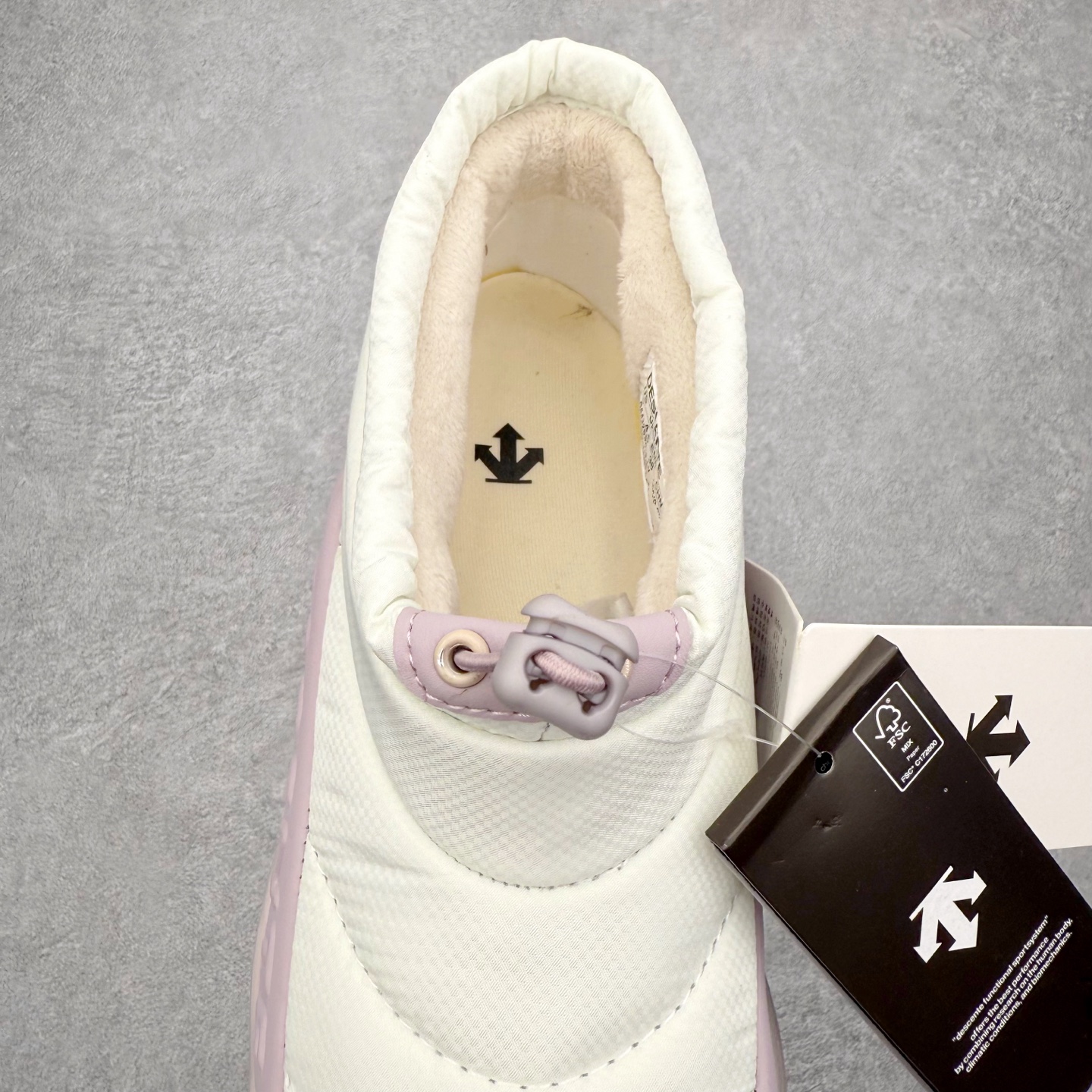 图片[5]-迪桑特DESCENTE SKI STYLE系列 P棉马卡龙厚底面包营地鞋保暖防滑耐磨生活休闲鞋 DESCENTE（迪桑特）创立于1935年，品牌名取自法语词汇，意为“滑降”。品牌箭头标识代表滑雪的三种技术“高速直线滑行”、“穿越”和“侧滑”，也寓意品牌在打造高端专业运动产品中不断追求完美的创新精神，致力于成为中国高端专业滑雪、综训、女子、铁人三项、高尔夫的第一品牌。实拍调校N版已经零色差零失真 百分百还原实物色彩所见即所得 不存在货不对板色差等低级问题 选购参考实物拍摄 不混卖不参货 只用心做好货严格选品 承诺混一赔十 尺码：36 36.5 37.5 38 38.5 39 40 40.5 41 42 42.5 43 44 44.5 45-选品中心