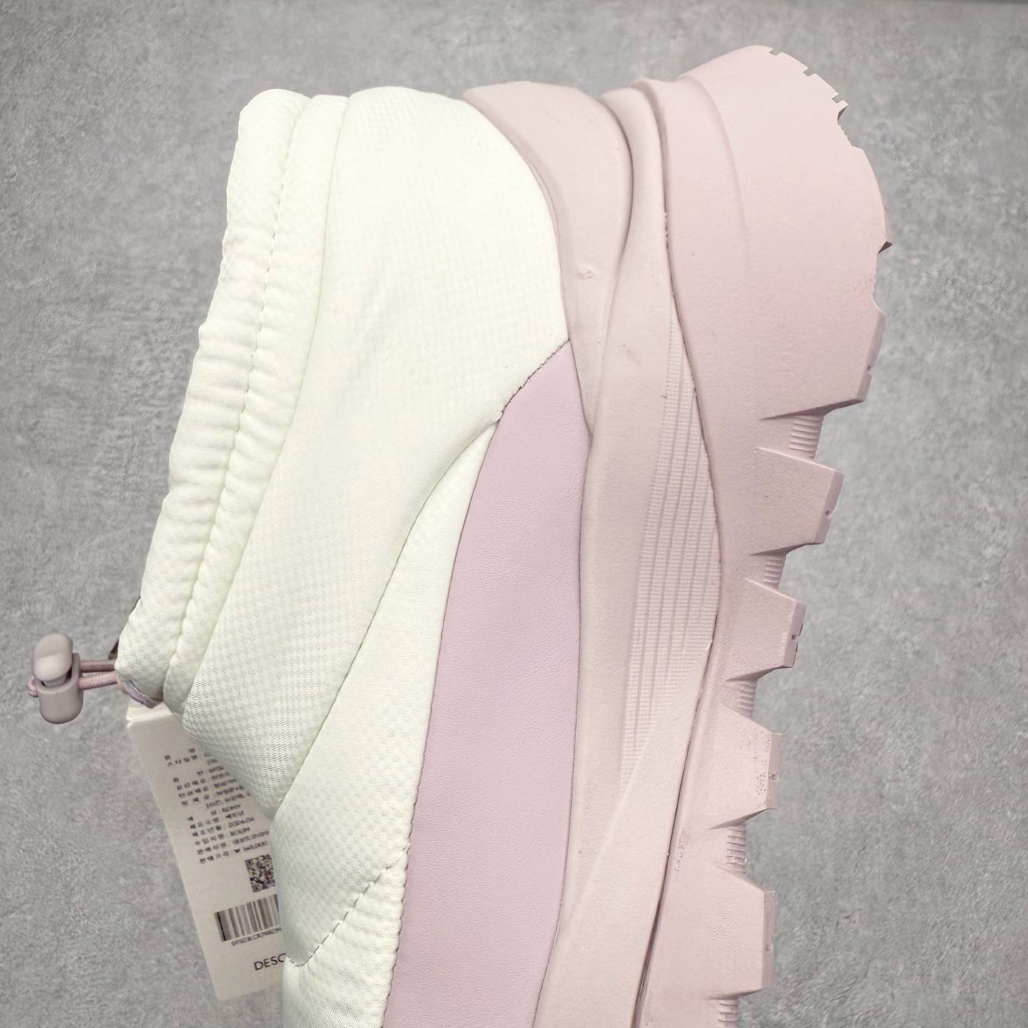 图片[7]-迪桑特DESCENTE SKI STYLE系列 P棉马卡龙厚底面包营地鞋保暖防滑耐磨生活休闲鞋 DESCENTE（迪桑特）创立于1935年，品牌名取自法语词汇，意为“滑降”。品牌箭头标识代表滑雪的三种技术“高速直线滑行”、“穿越”和“侧滑”，也寓意品牌在打造高端专业运动产品中不断追求完美的创新精神，致力于成为中国高端专业滑雪、综训、女子、铁人三项、高尔夫的第一品牌。实拍调校N版已经零色差零失真 百分百还原实物色彩所见即所得 不存在货不对板色差等低级问题 选购参考实物拍摄 不混卖不参货 只用心做好货严格选品 承诺混一赔十 尺码：36 36.5 37.5 38 38.5 39 40 40.5 41 42 42.5 43 44 44.5 45-选品中心