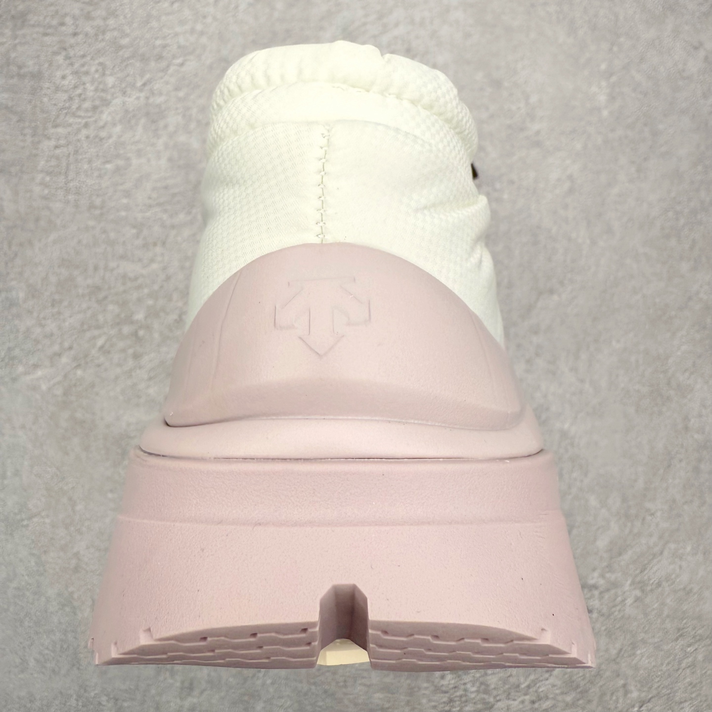 图片[8]-迪桑特DESCENTE SKI STYLE系列 P棉马卡龙厚底面包营地鞋保暖防滑耐磨生活休闲鞋 DESCENTE（迪桑特）创立于1935年，品牌名取自法语词汇，意为“滑降”。品牌箭头标识代表滑雪的三种技术“高速直线滑行”、“穿越”和“侧滑”，也寓意品牌在打造高端专业运动产品中不断追求完美的创新精神，致力于成为中国高端专业滑雪、综训、女子、铁人三项、高尔夫的第一品牌。实拍调校N版已经零色差零失真 百分百还原实物色彩所见即所得 不存在货不对板色差等低级问题 选购参考实物拍摄 不混卖不参货 只用心做好货严格选品 承诺混一赔十 尺码：36 36.5 37.5 38 38.5 39 40 40.5 41 42 42.5 43 44 44.5 45-选品中心